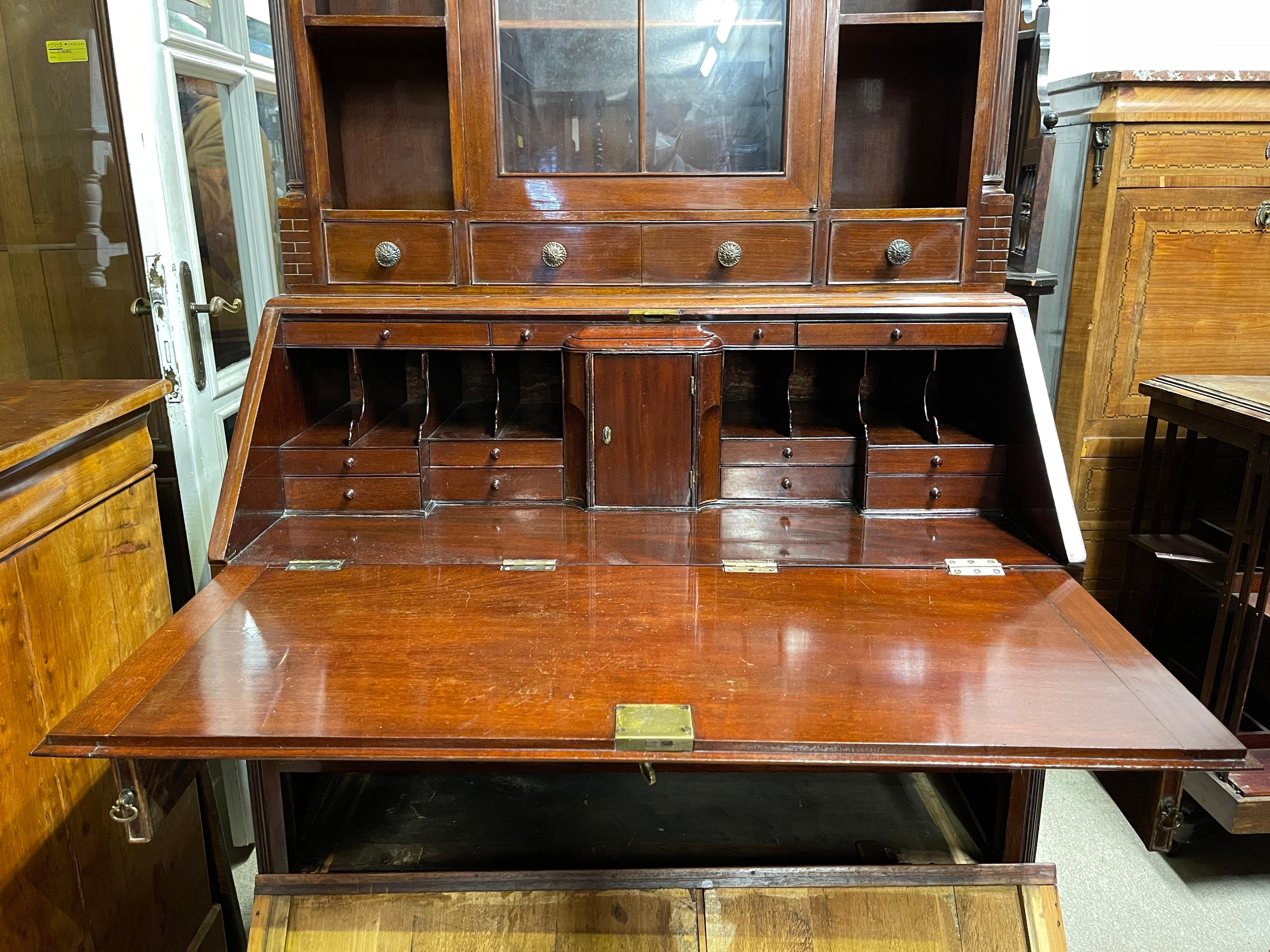 18th Century George III Mahogany Bookcase Secretary, Georgian, 1780s In Good Condition For Sale In Roma, RM
