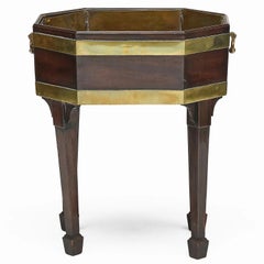 Raffreddatore da vino ottagonale o Jardiniere di Giorgio III del XVIII secolo in mogano legato all'ottone