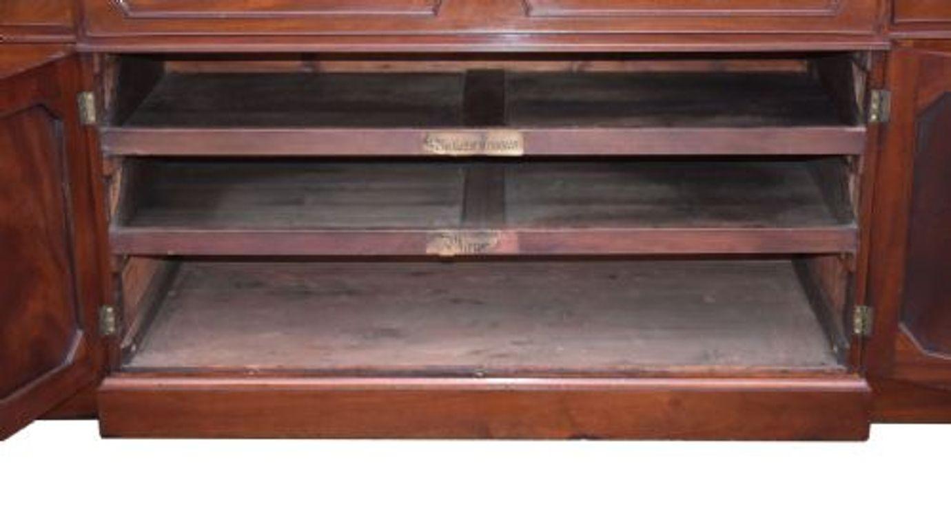 Libreria a due ante in mogano di Giorgio III del XVIII secolo in vendita 9