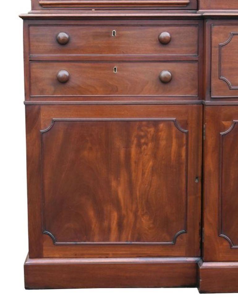 Libreria a due ante in mogano di Giorgio III del XVIII secolo In condizioni buone in vendita a Chelmsford, Essex