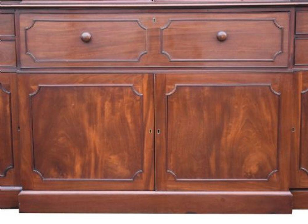 XIX secolo Libreria a due ante in mogano di Giorgio III del XVIII secolo in vendita