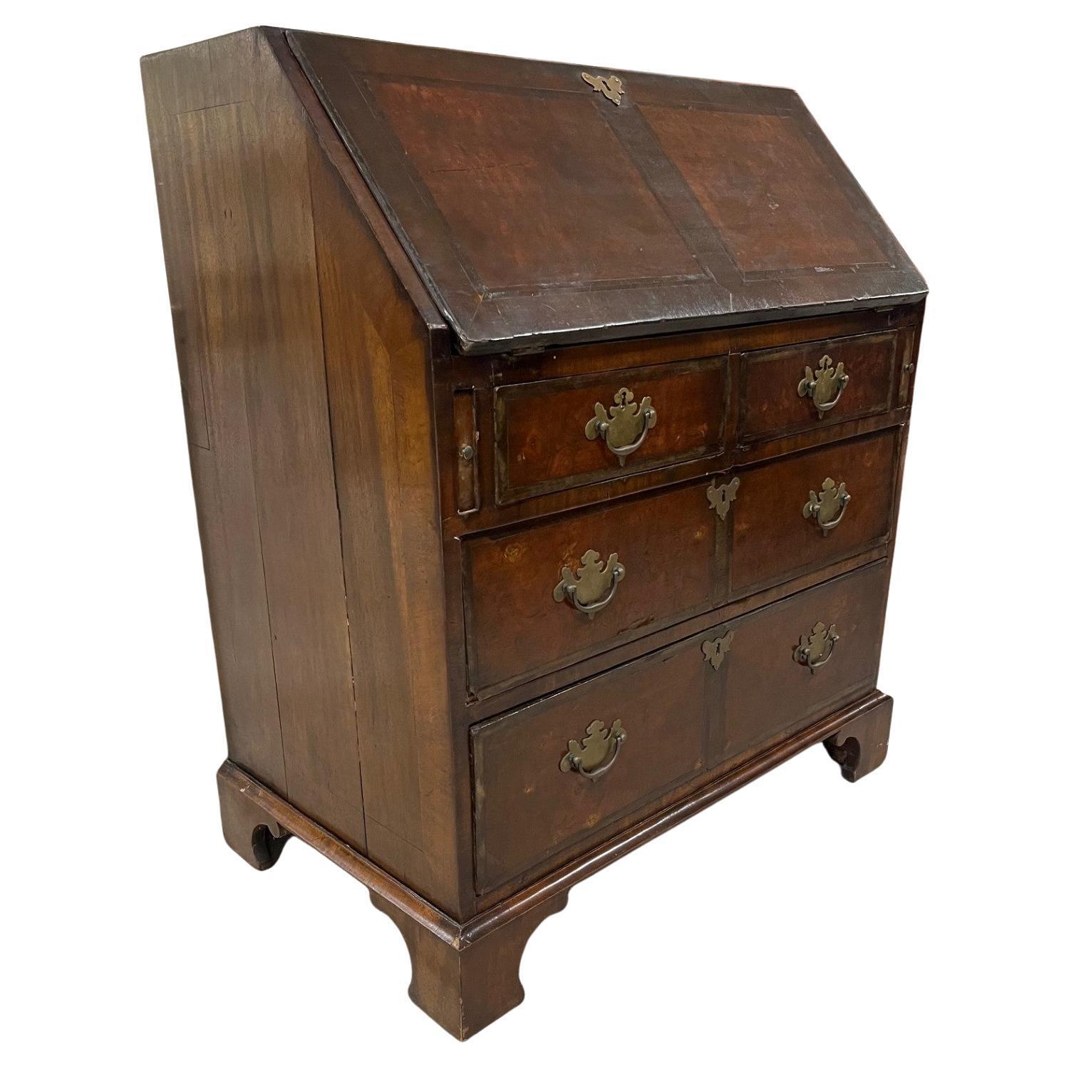 Escritorio de caoba Jorge III del siglo XVIII. Secretario de escritura de frente inclinado. en Bastante bueno estado para la venta en Vero Beach, FL