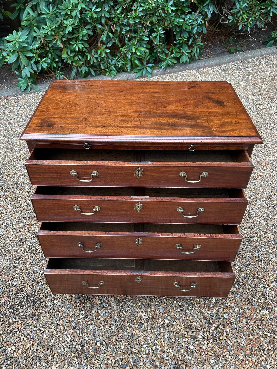 Cassettiera in mogano di Giorgio III del XVIII secolo in vendita 3