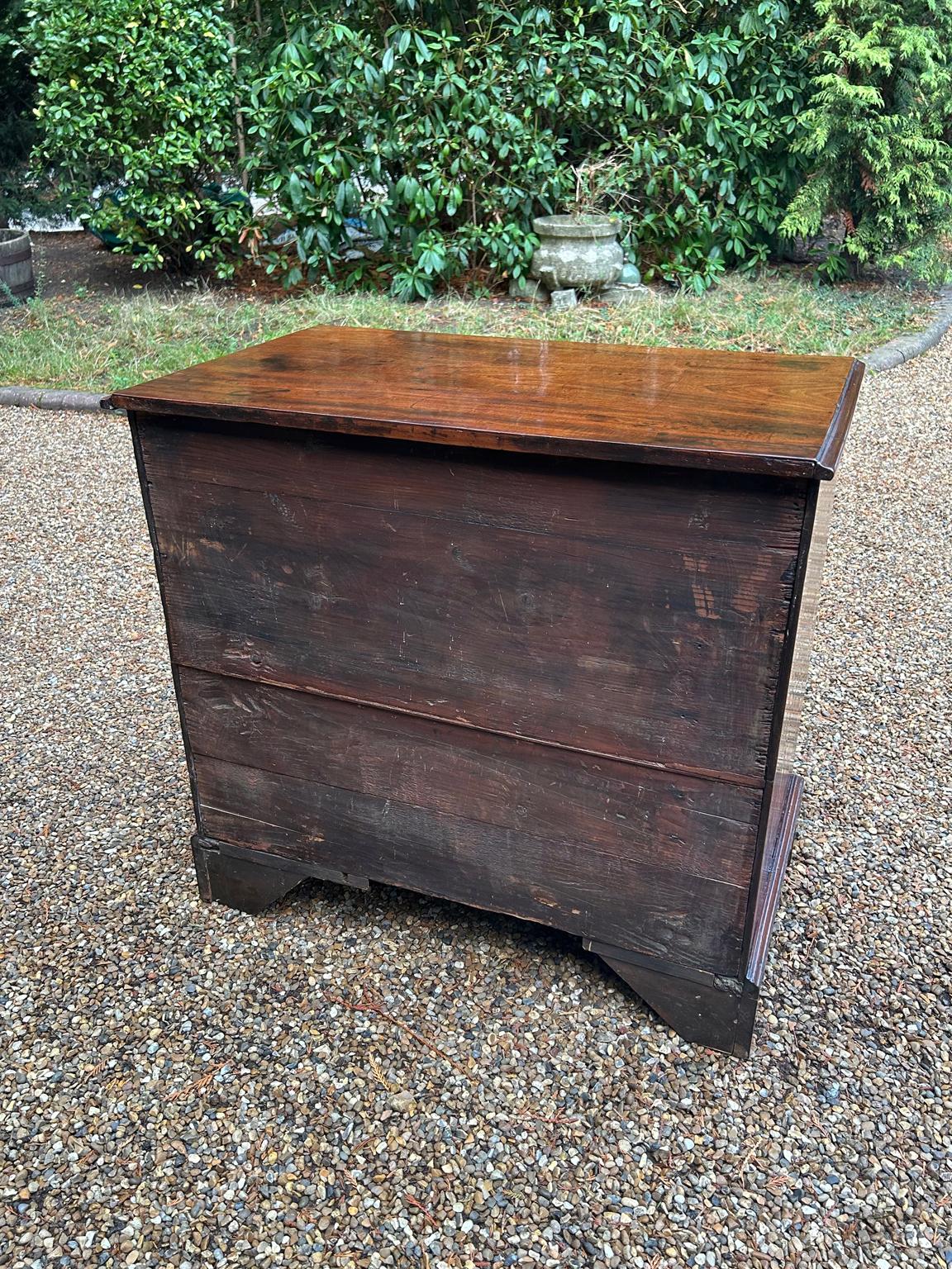 Cassettiera in mogano di Giorgio III del XVIII secolo in vendita 6