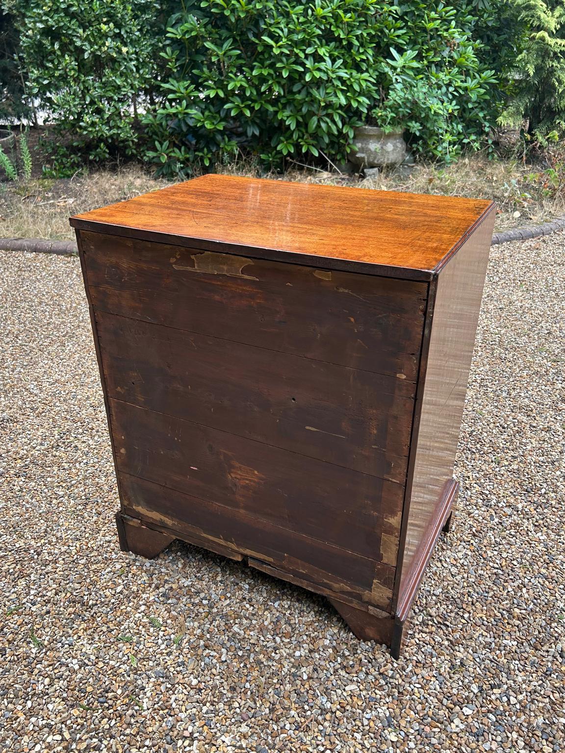 Cassettiera in mogano di Giorgio III del XVIII secolo in vendita 1