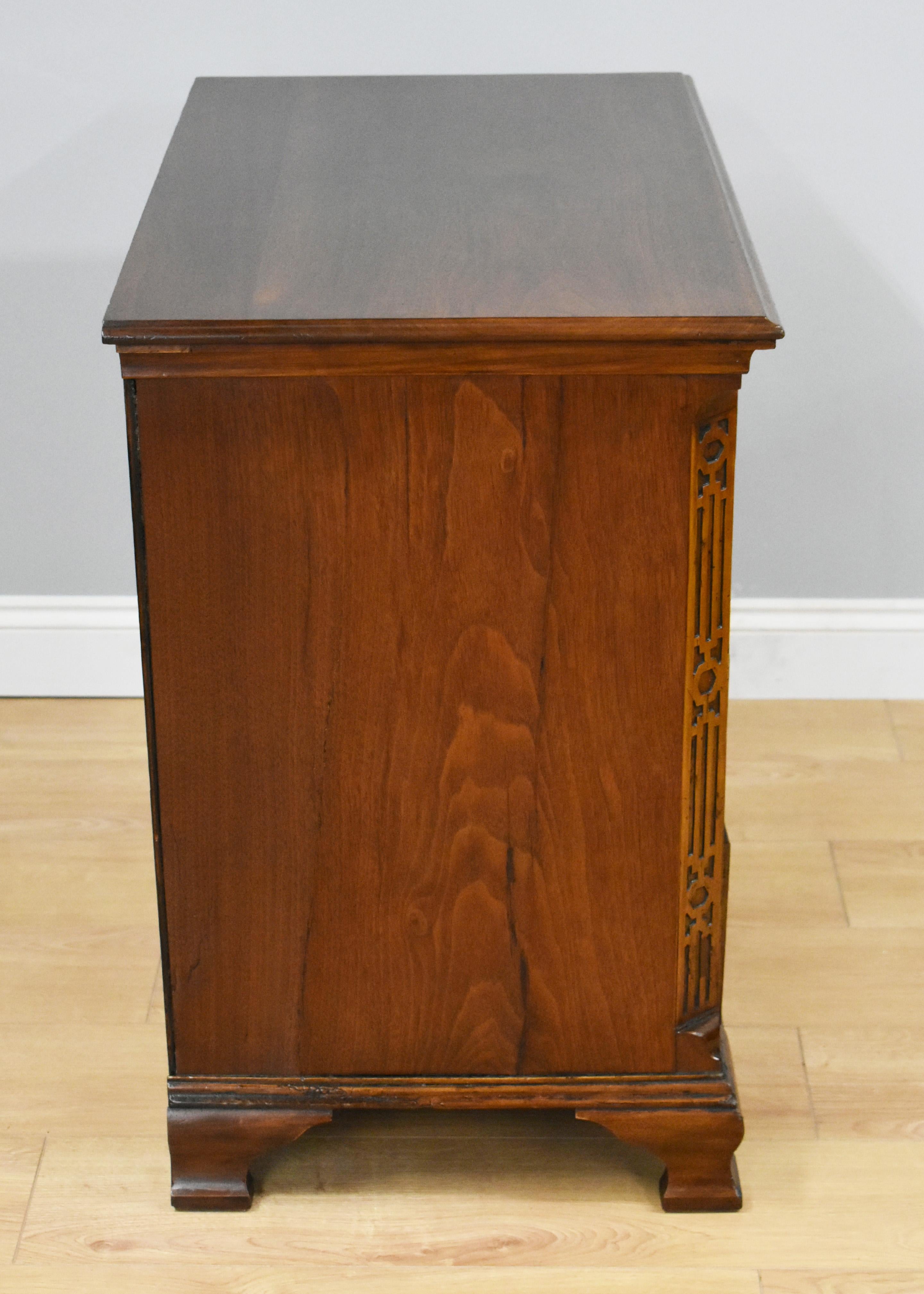 18th Century George III Mahogany Chest of Drawers of Small Proportions In Good Condition In Chelmsford, Essex
