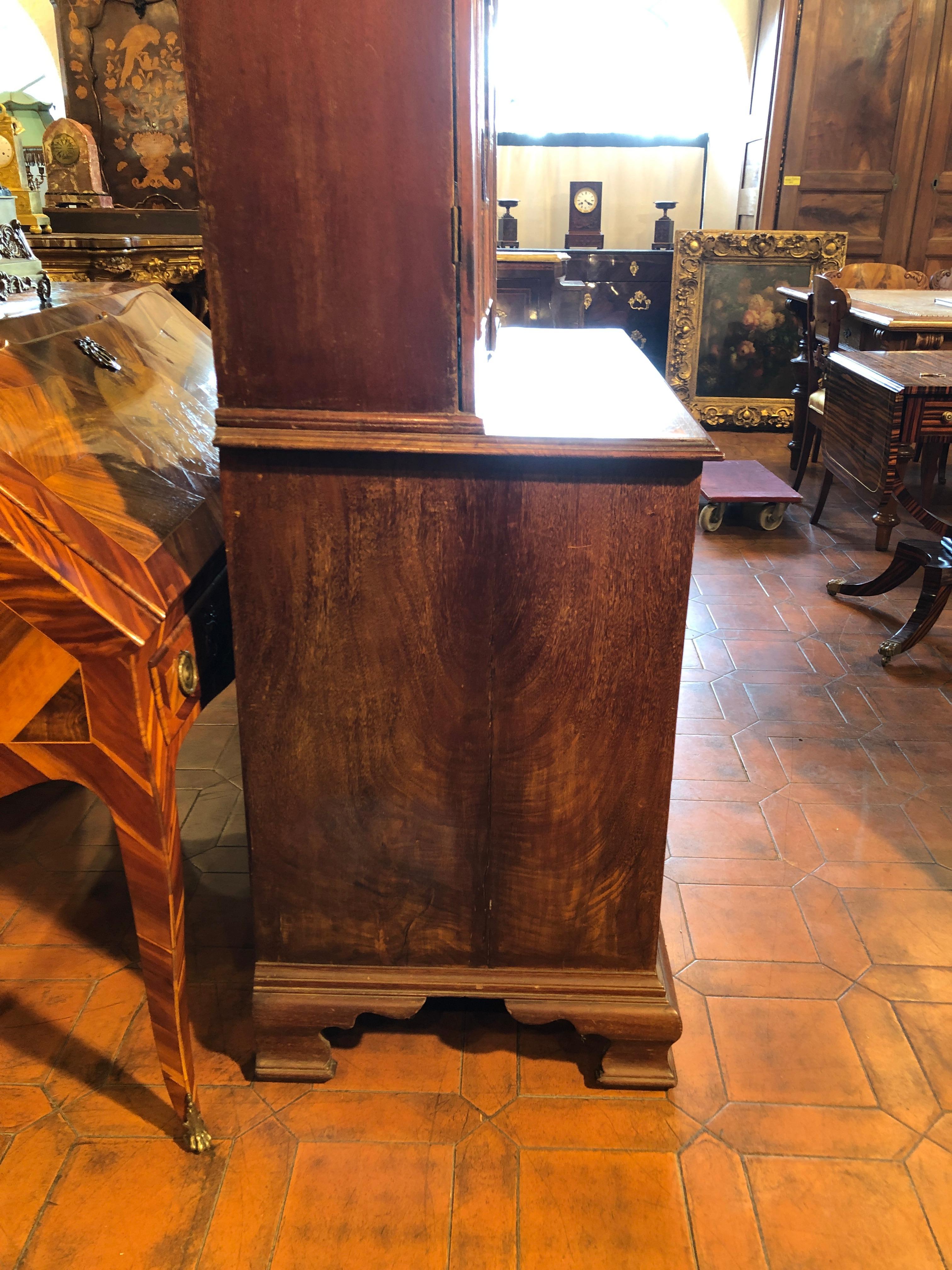 18th Century George III Mahogany Inlaid Irish Bookcase Cabinet 1780s For Sale 2