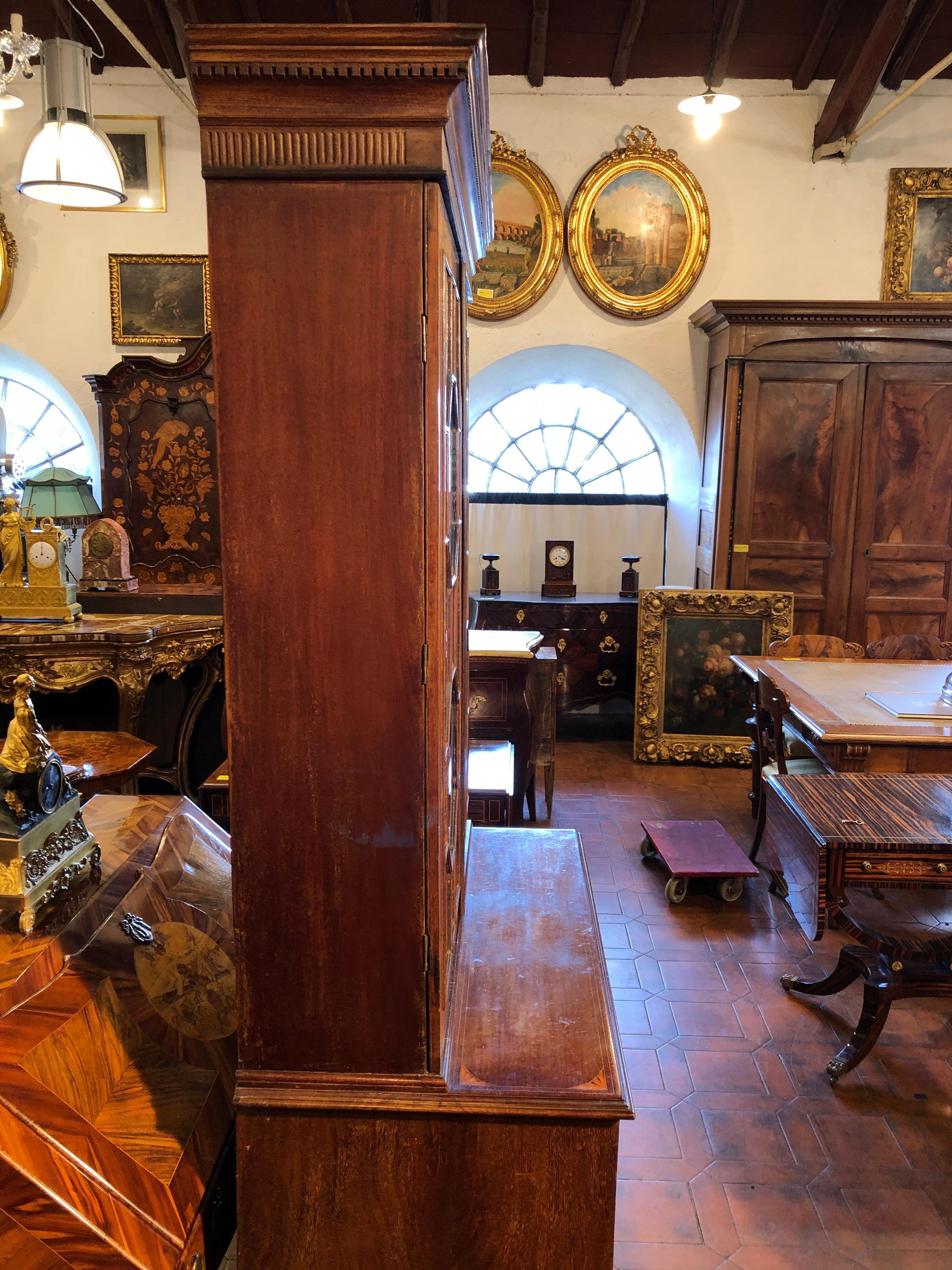 18th Century George III Mahogany Inlaid Irish Bookcase Cabinet 1780s For Sale 3