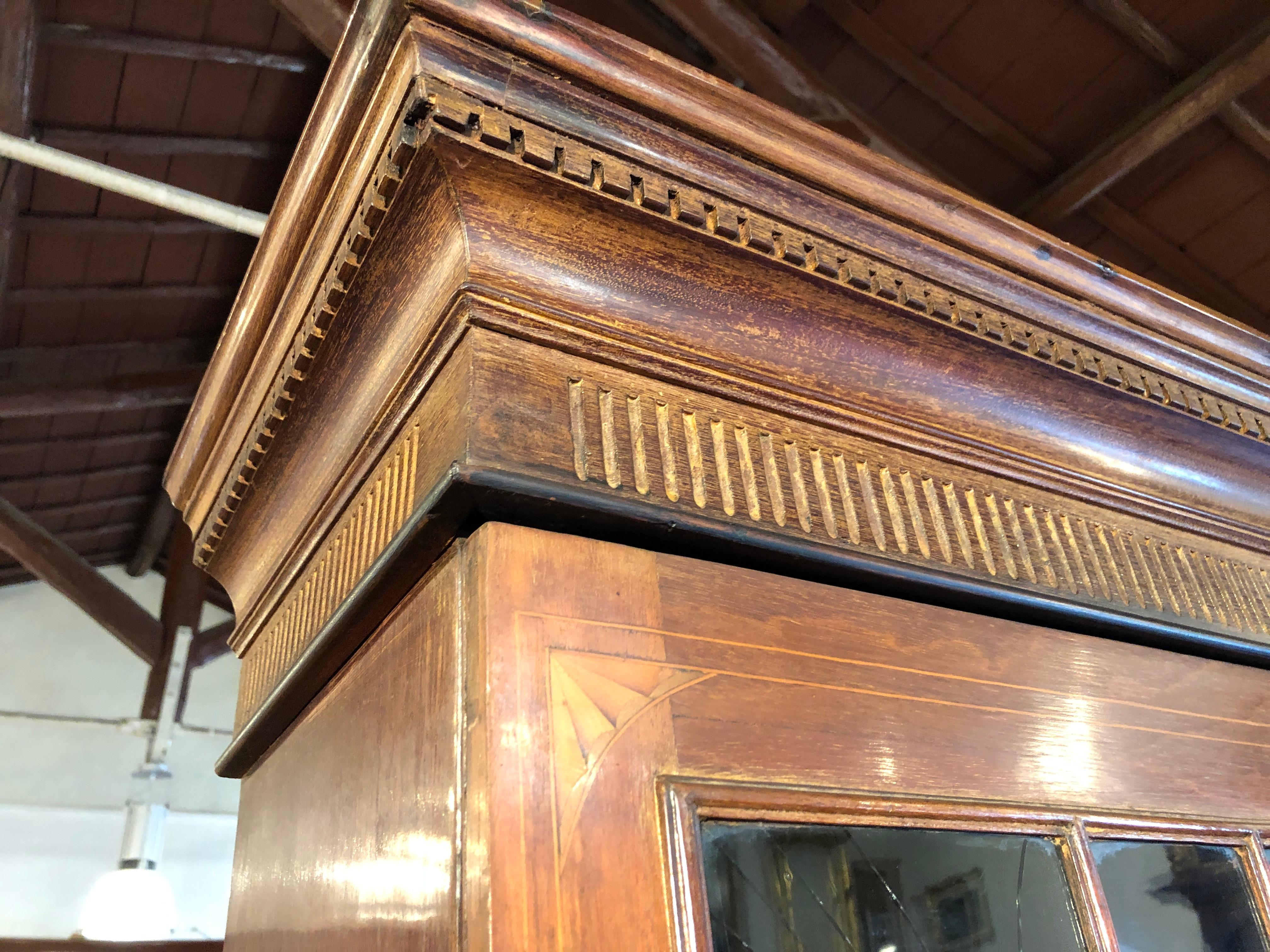 18th Century George III Mahogany Inlaid Irish Bookcase Cabinet 1780s For Sale 4