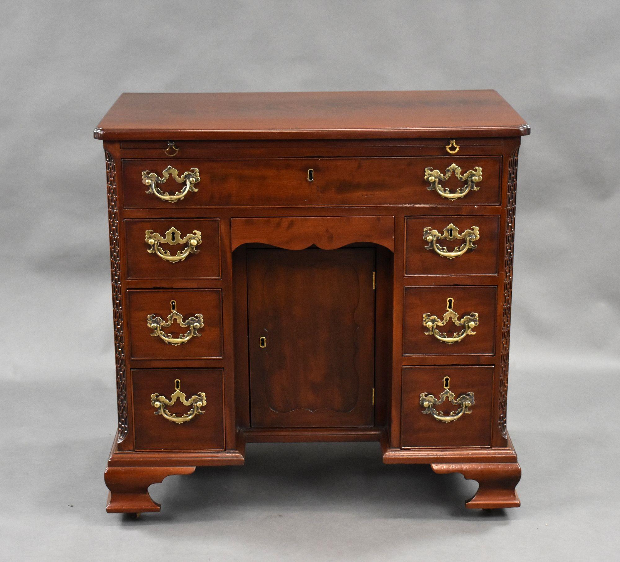 Chippendale 18th Century George III Mahogany Kneehole Desk For Sale
