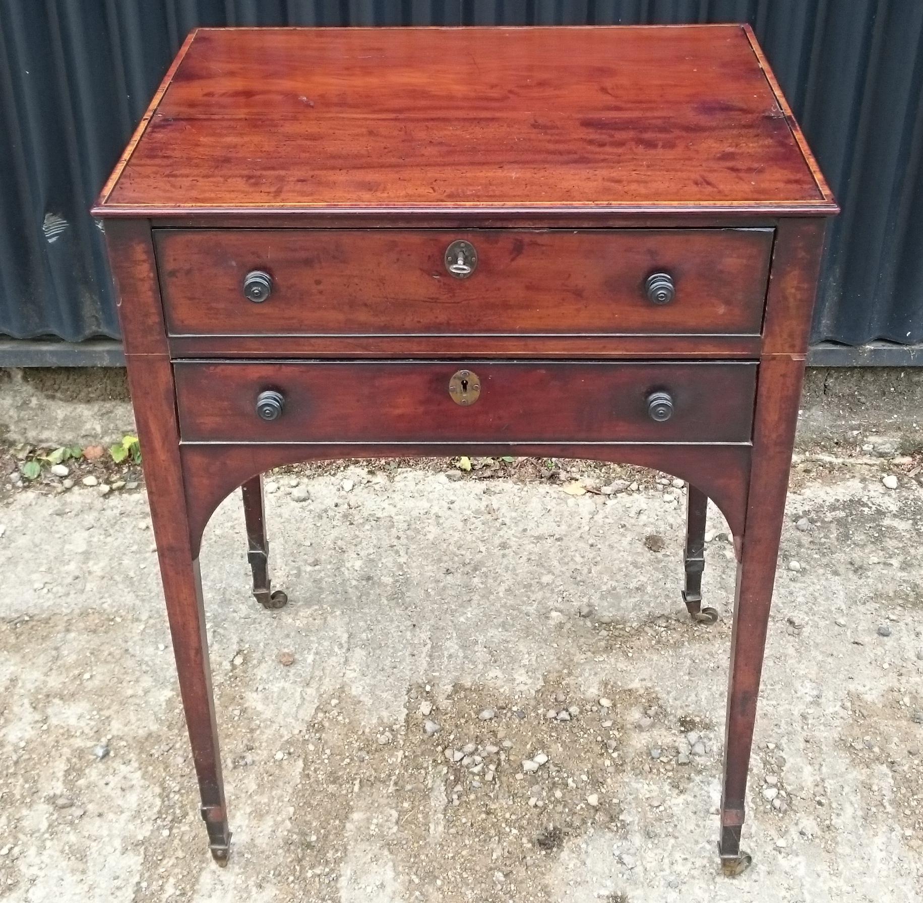 18th century George III period mahogany pot cupboard nightstand. This is a charming little bed side table, made of proper mahogany of the sort that just seems to have run out by the end of the Georgian era, because it is so much more interesting