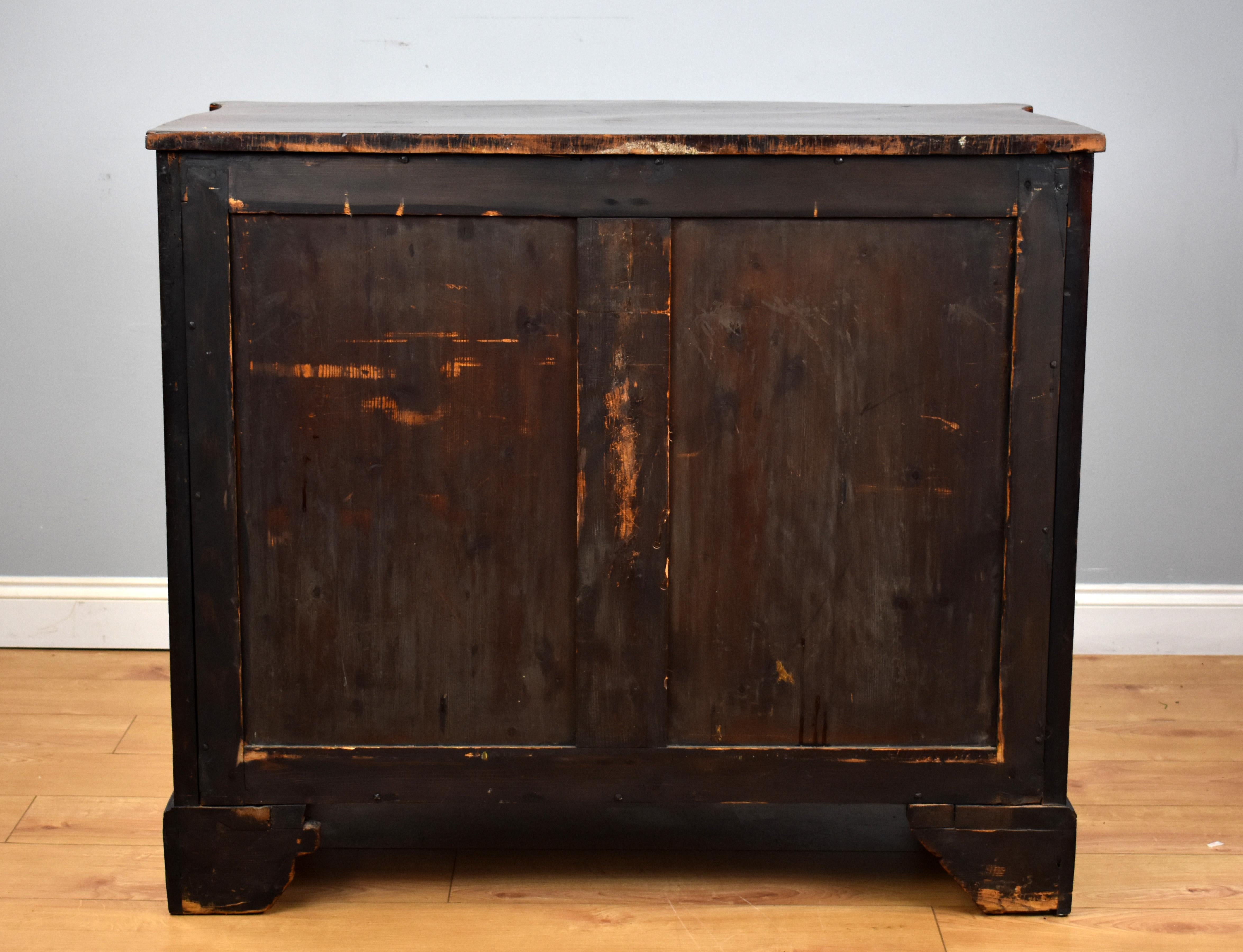 18th Century George III Mahogany Serpentine Chest For Sale 6