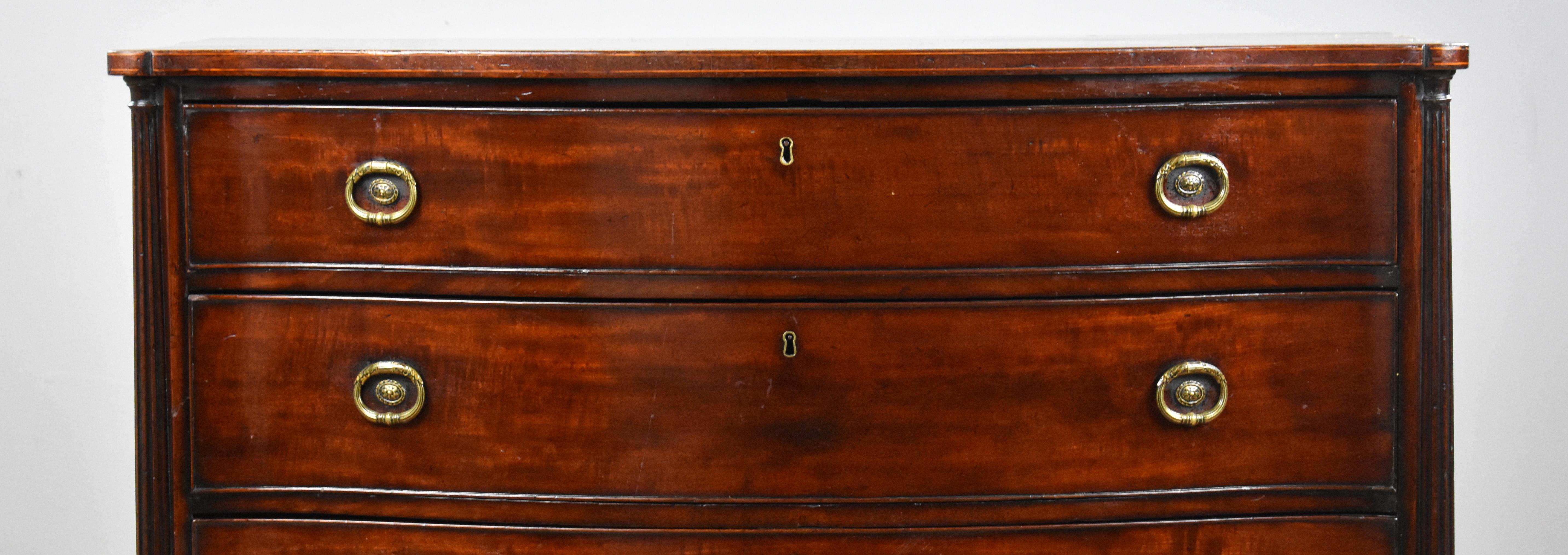 English 18th Century George III Mahogany Serpentine Chest For Sale