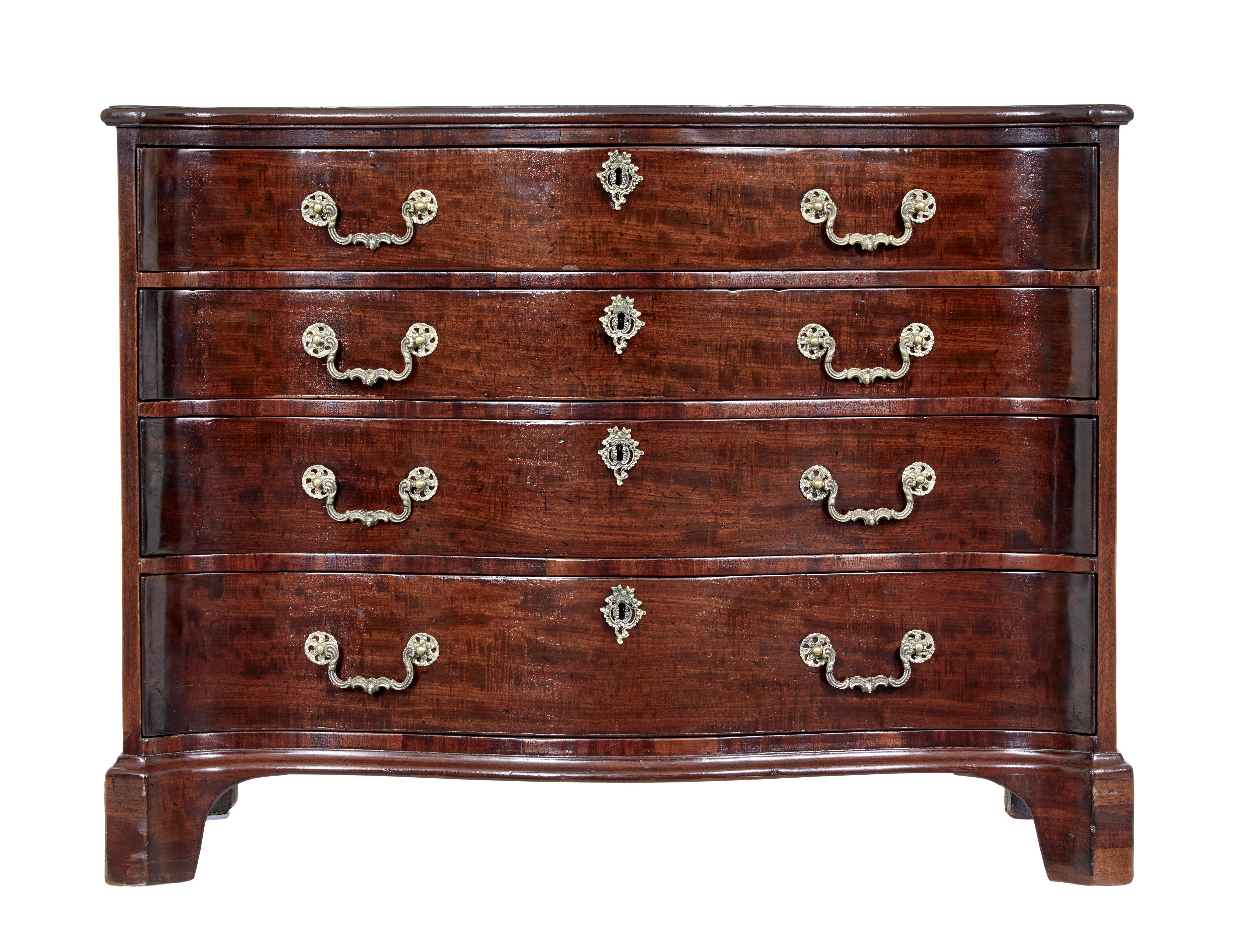 18th century George III mahogany serpentine chest of drawers, circa 1760.

Fine quality serpentine shaped Georgian period chest of drawers complete with brushing slide.

Top surface made from a single piece of timber.  Chest comprises of 4 long