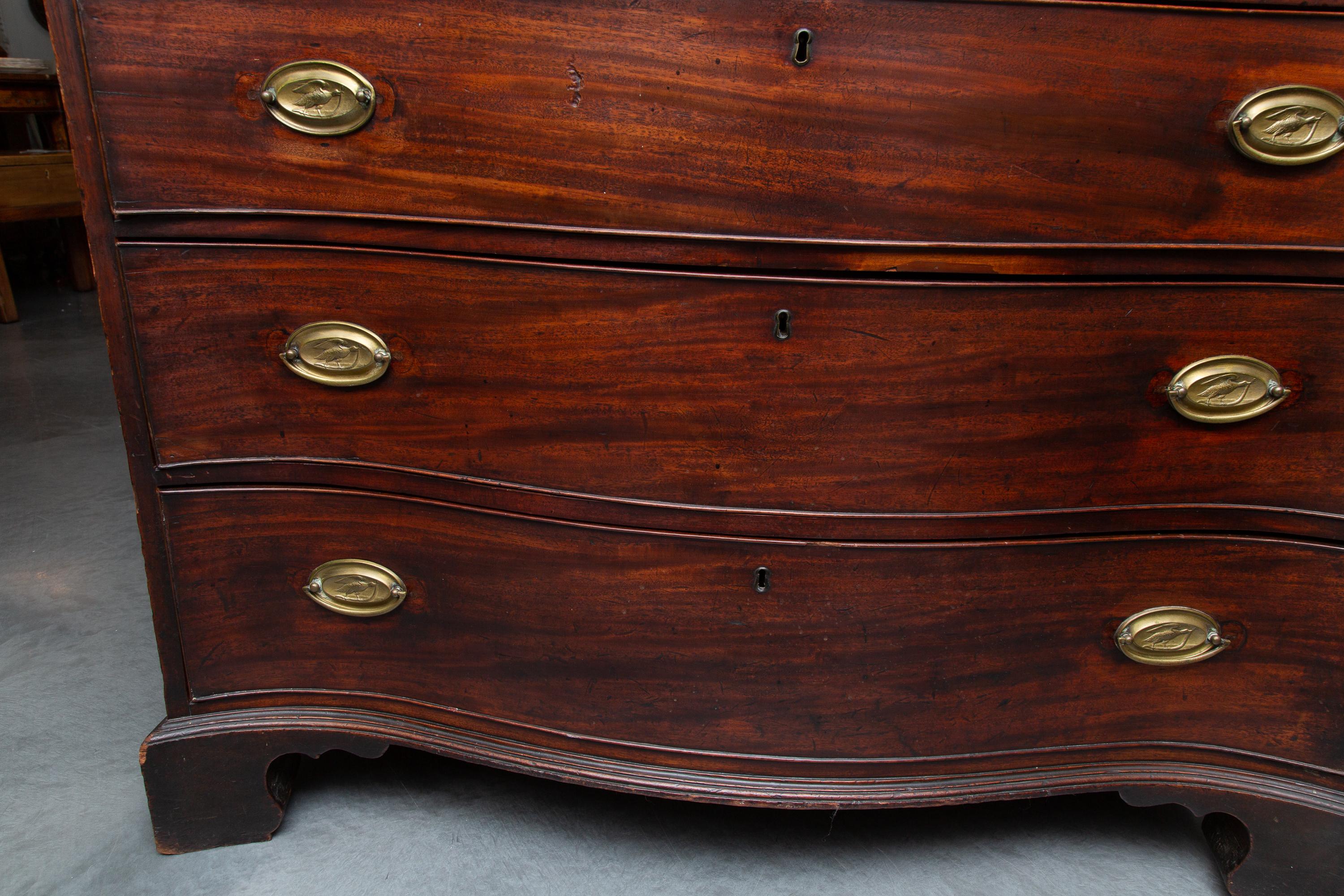 18th Century George III Mahogany Serpentine Chest of Drawers In Good Condition In WEST PALM BEACH, FL