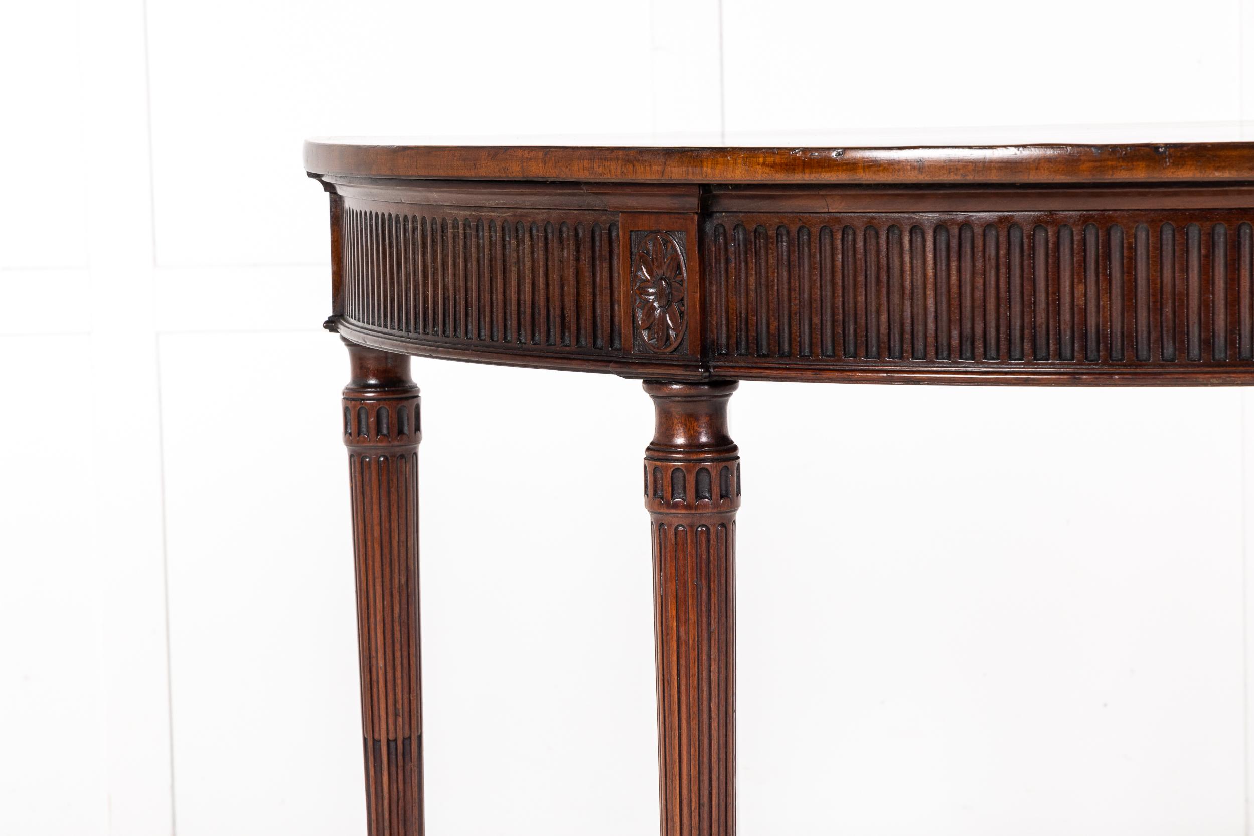 18th Century George III Mahogany Side/Pier Table In Good Condition In Gloucestershire, GB