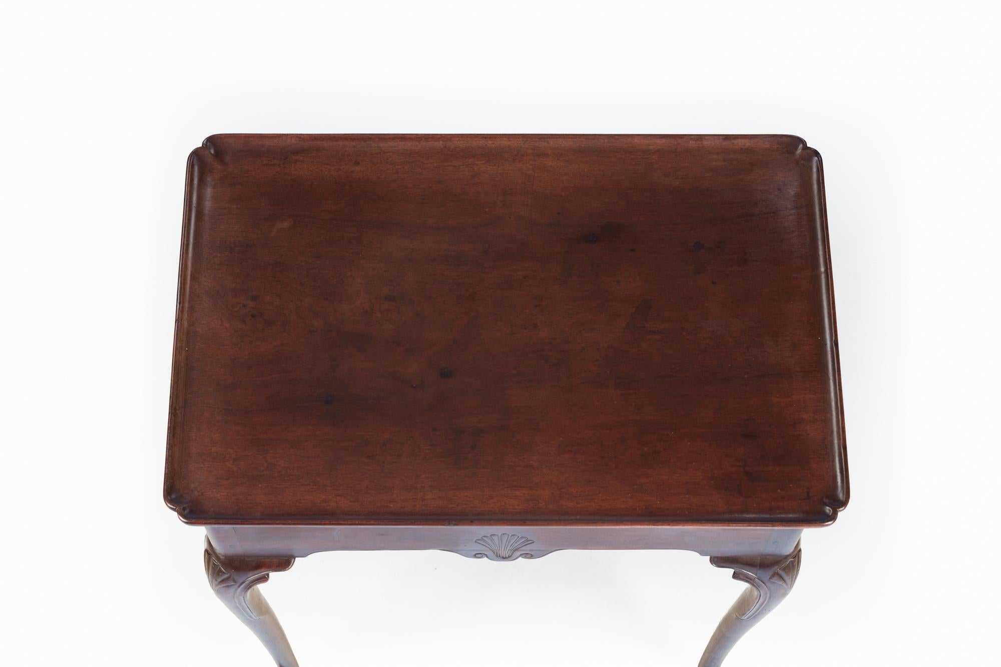 irlandais Table en acajou et argent de style George III du 18ème siècle en vente