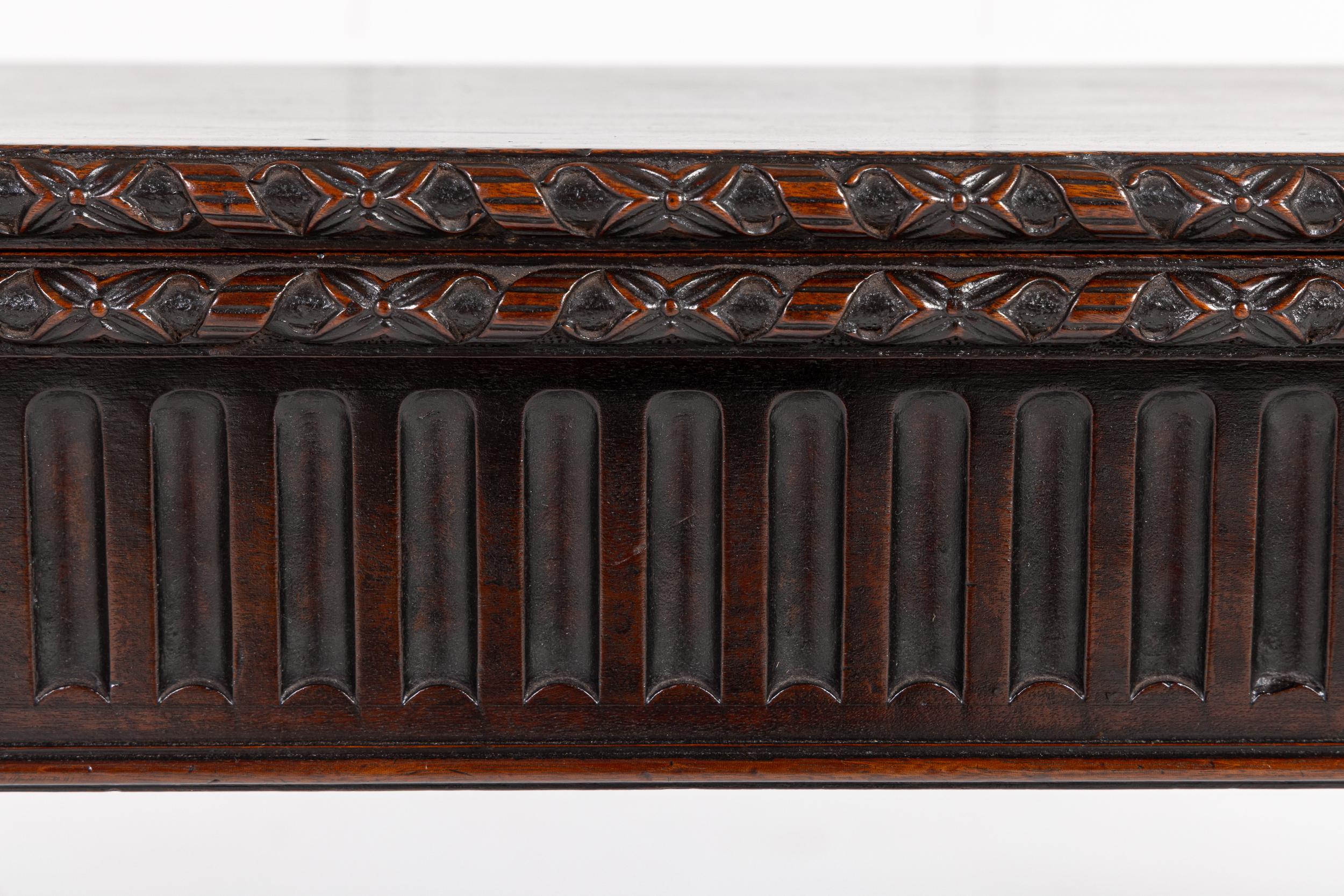 18th Century George III Mahogany Tea Table In Excellent Condition For Sale In Gloucestershire, GB