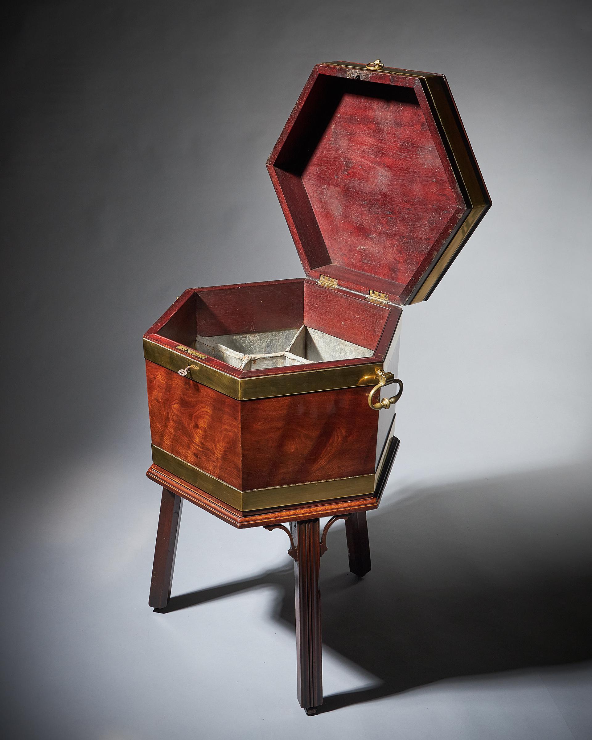 Mahagoni-Weinkühler oder Cellarette aus dem 18. Jahrhundert, George III (Chippendale) im Angebot