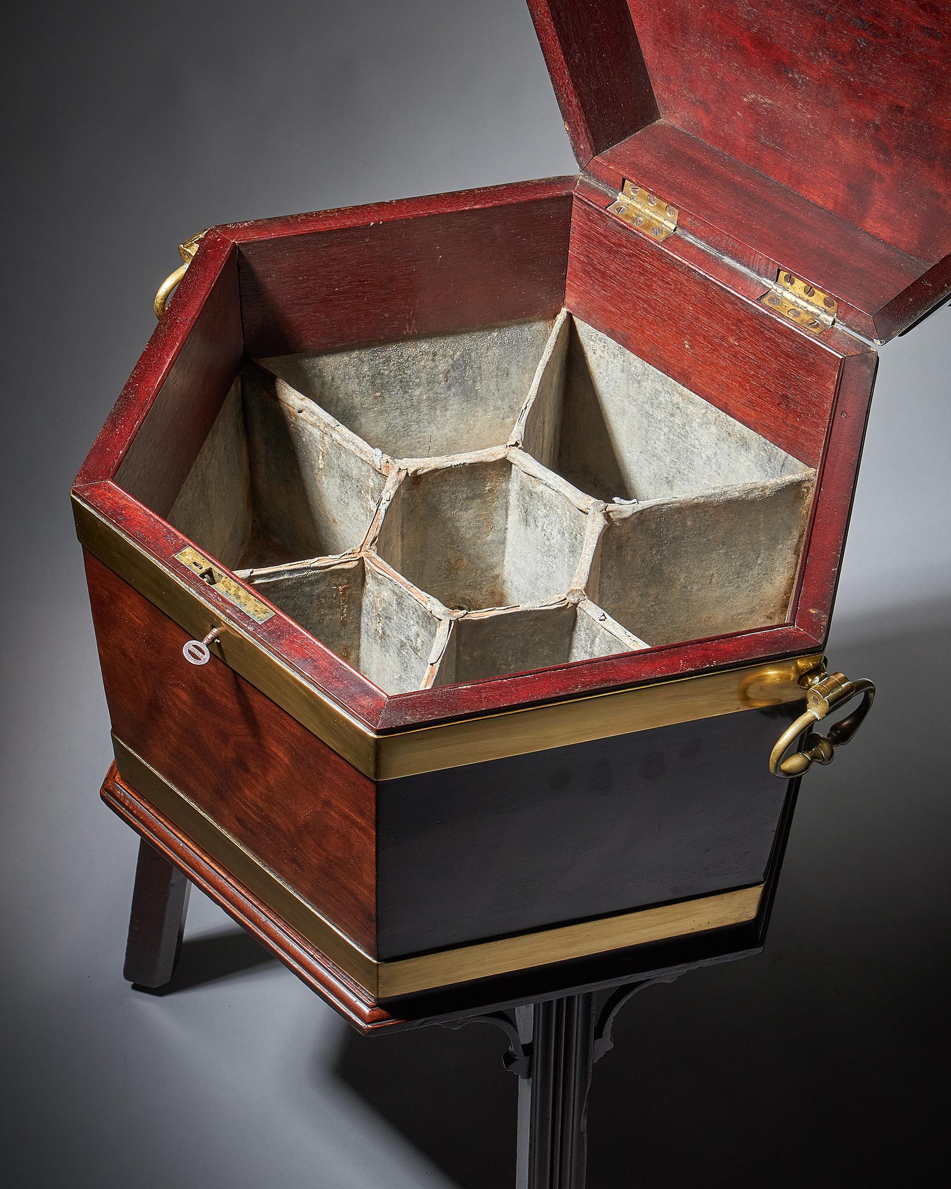 Mahagoni-Weinkühler oder Cellarette aus dem 18. Jahrhundert, George III (Englisch) im Angebot