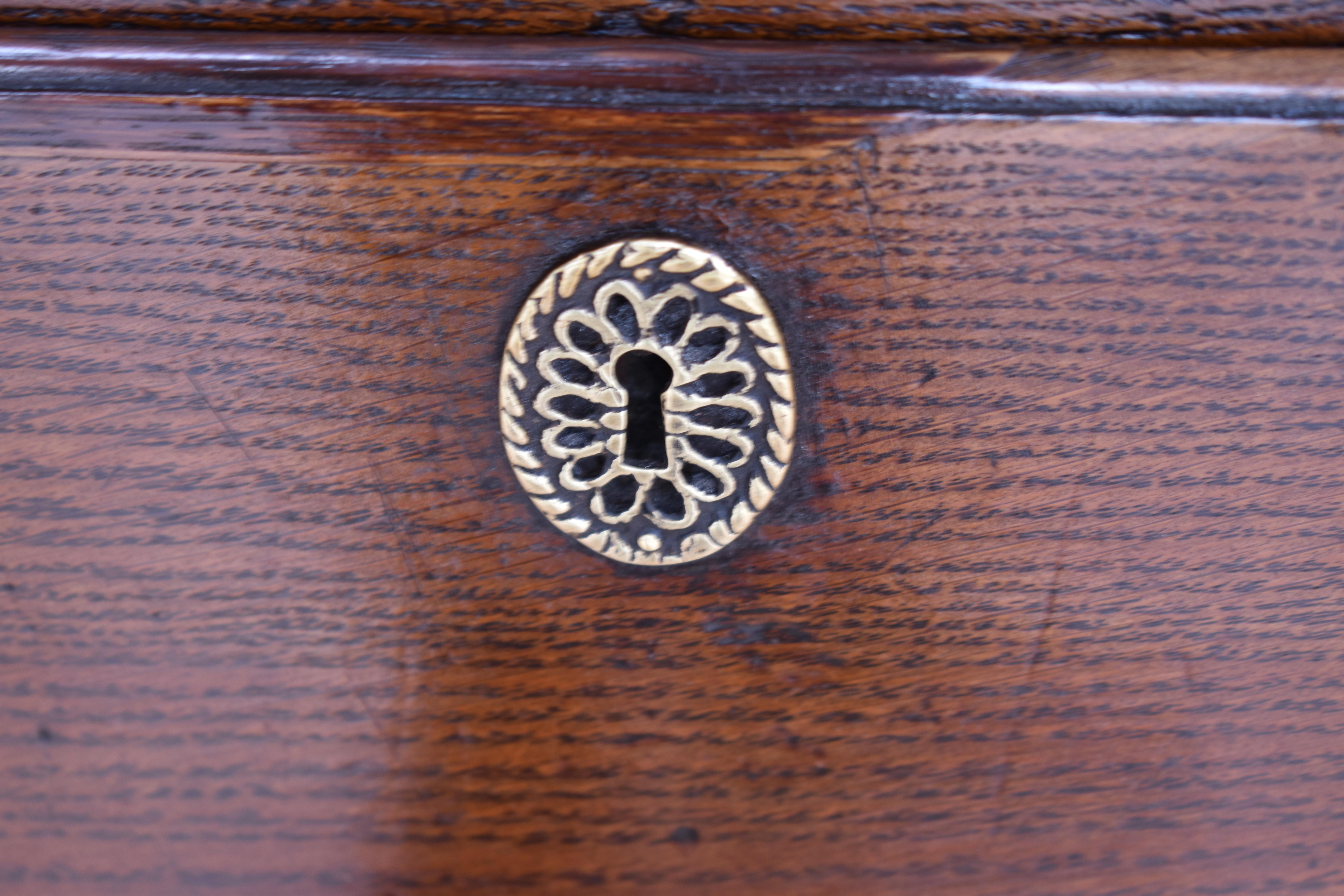 Cassettiera in Oak del XVIII secolo di Giorgio III in vendita 3