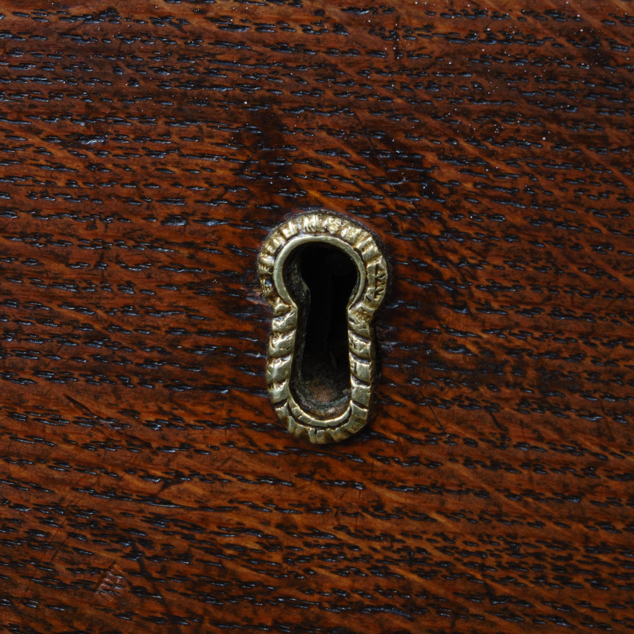 Cassettiera in quercia di Giorgio III del XVIII secolo in vendita 2