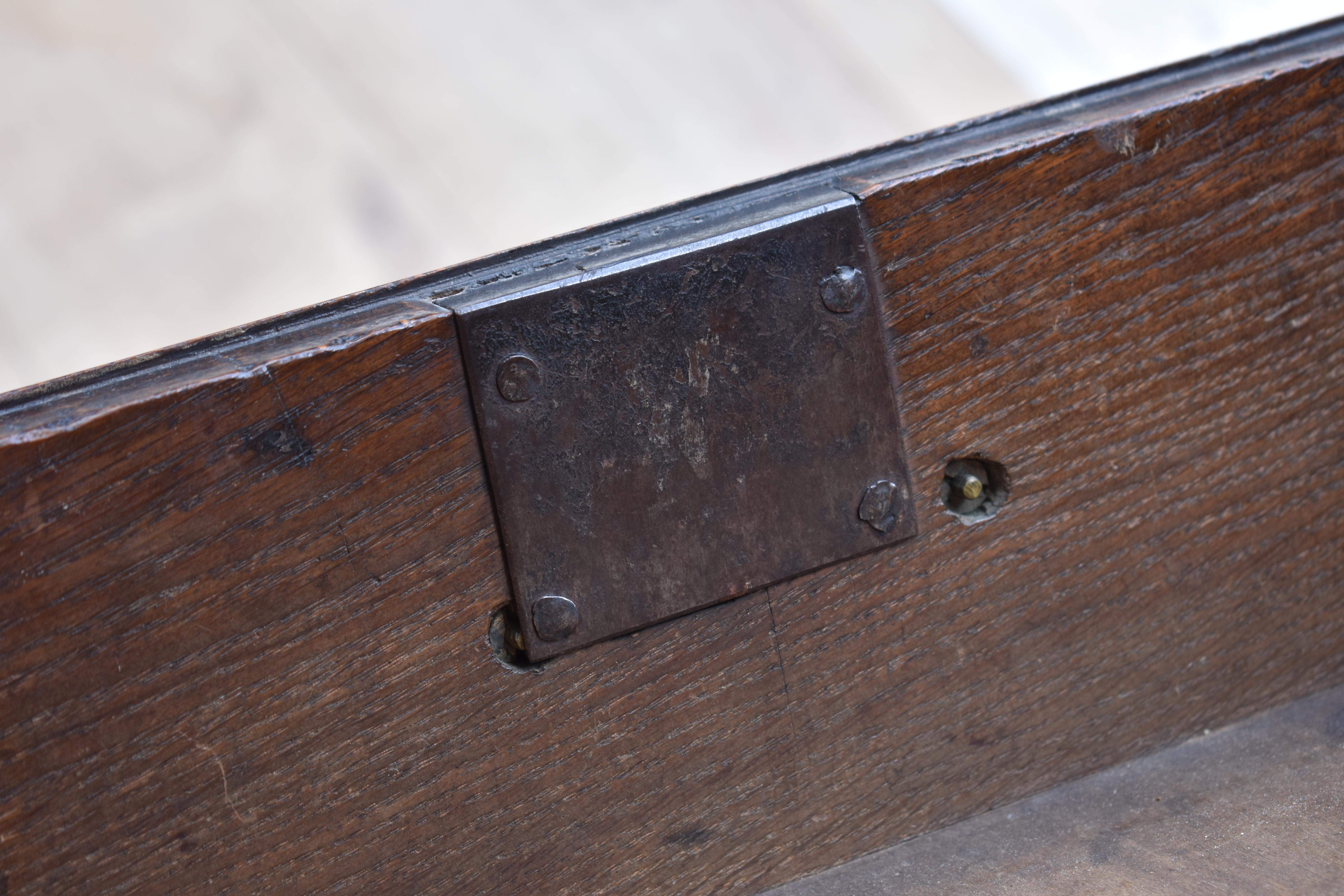 18th Century George III Oak Chest of Drawers For Sale 4