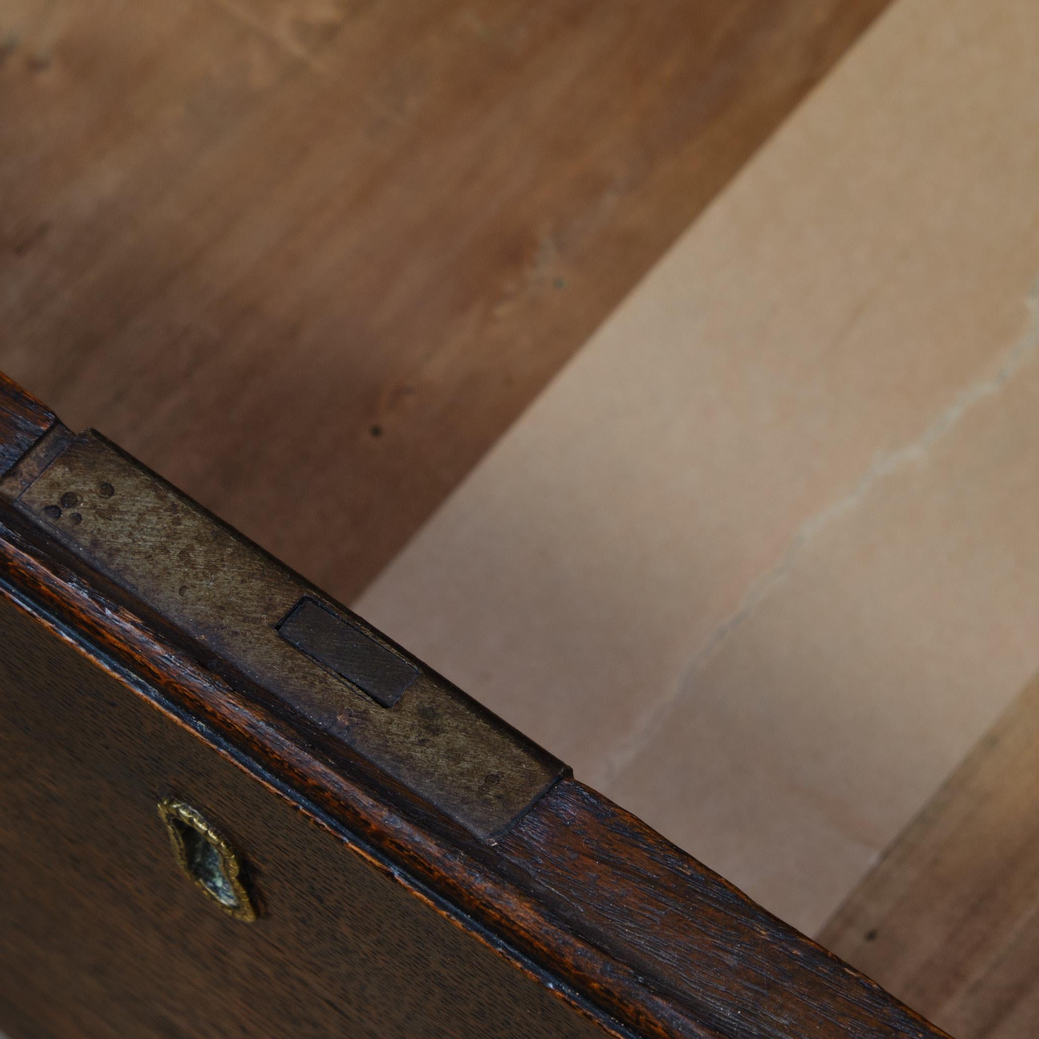 Cassettiera in quercia di Giorgio III del XVIII secolo in vendita 3