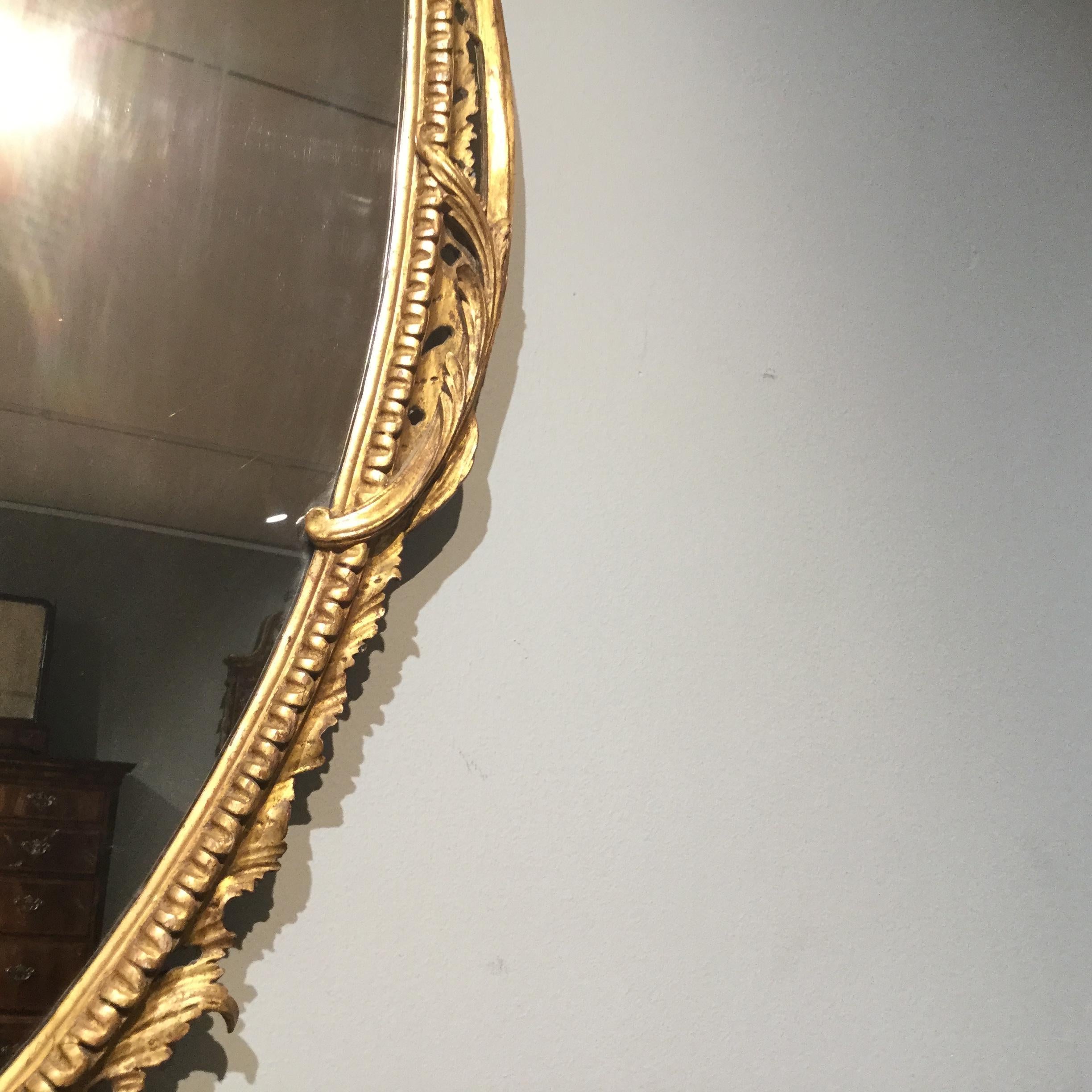 18th Century George III Period Carved Oval-Shaped Giltwood Mirror In Good Condition For Sale In Bradford on Avon, GB