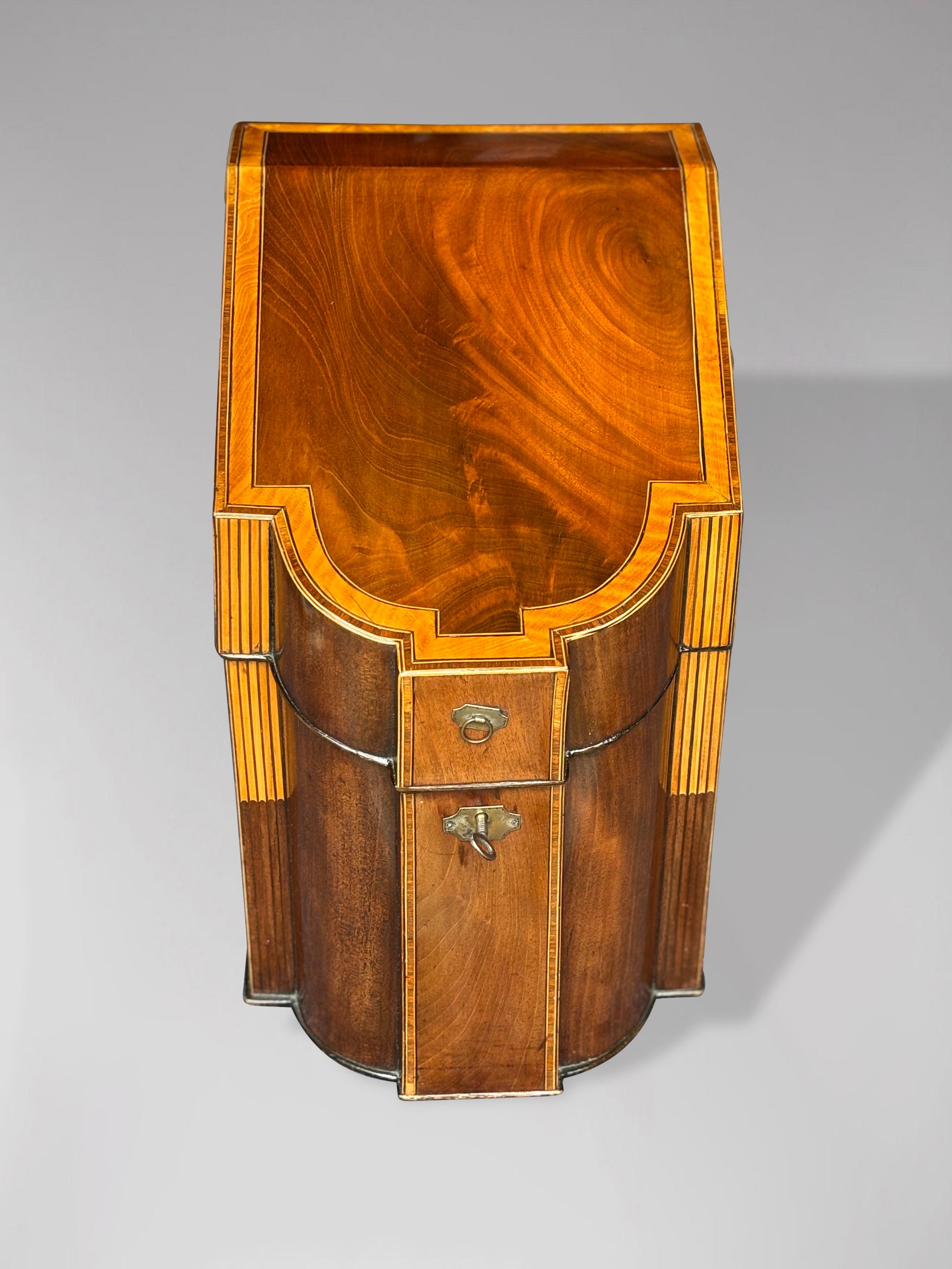 Caja para cuchillos de caoba con incrustaciones de bandas cruzadas del periodo Jorge III del siglo XVIII Británico en venta