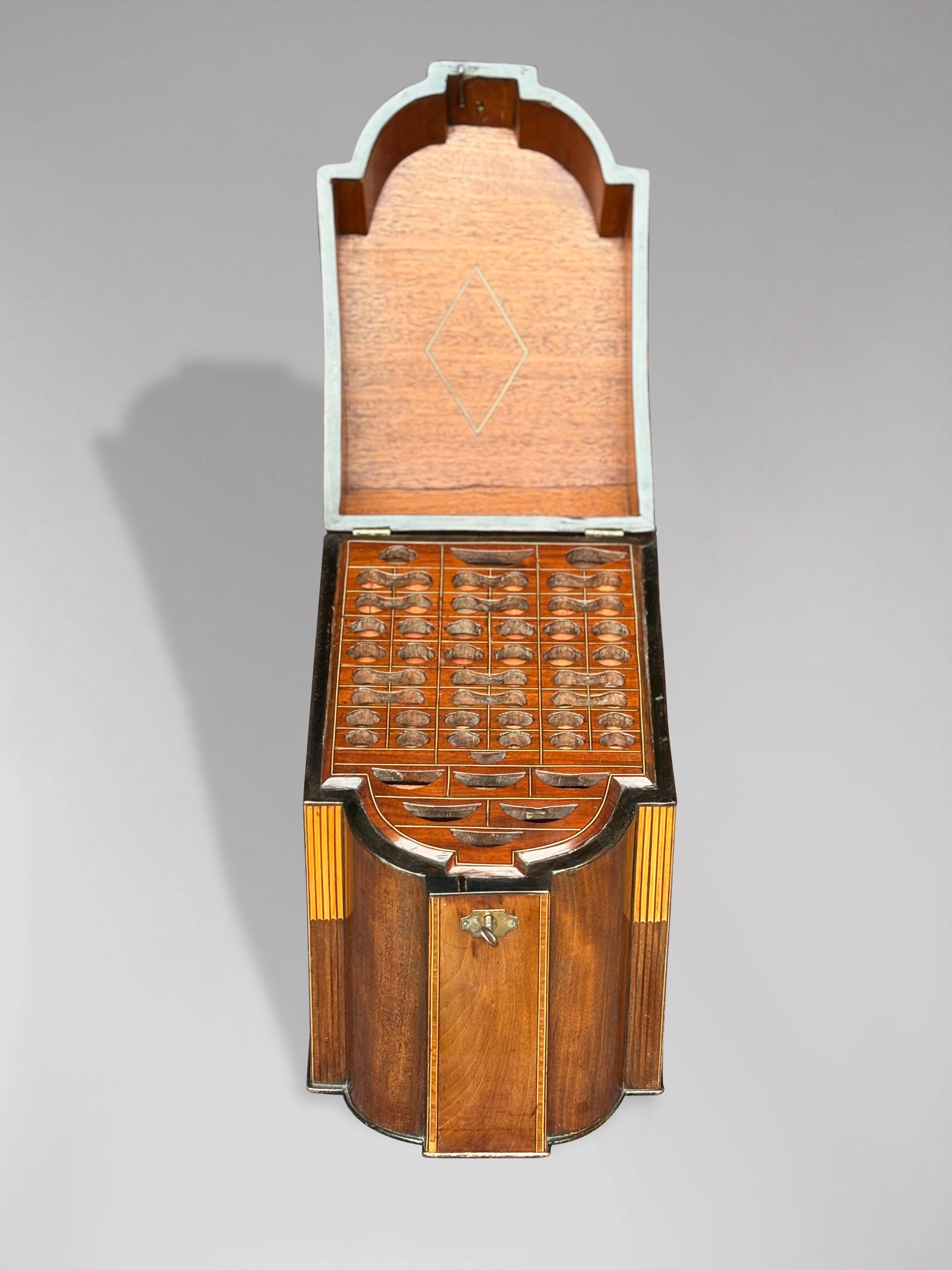Caja para cuchillos de caoba con incrustaciones de bandas cruzadas del periodo Jorge III del siglo XVIII Banda cruzada en venta
