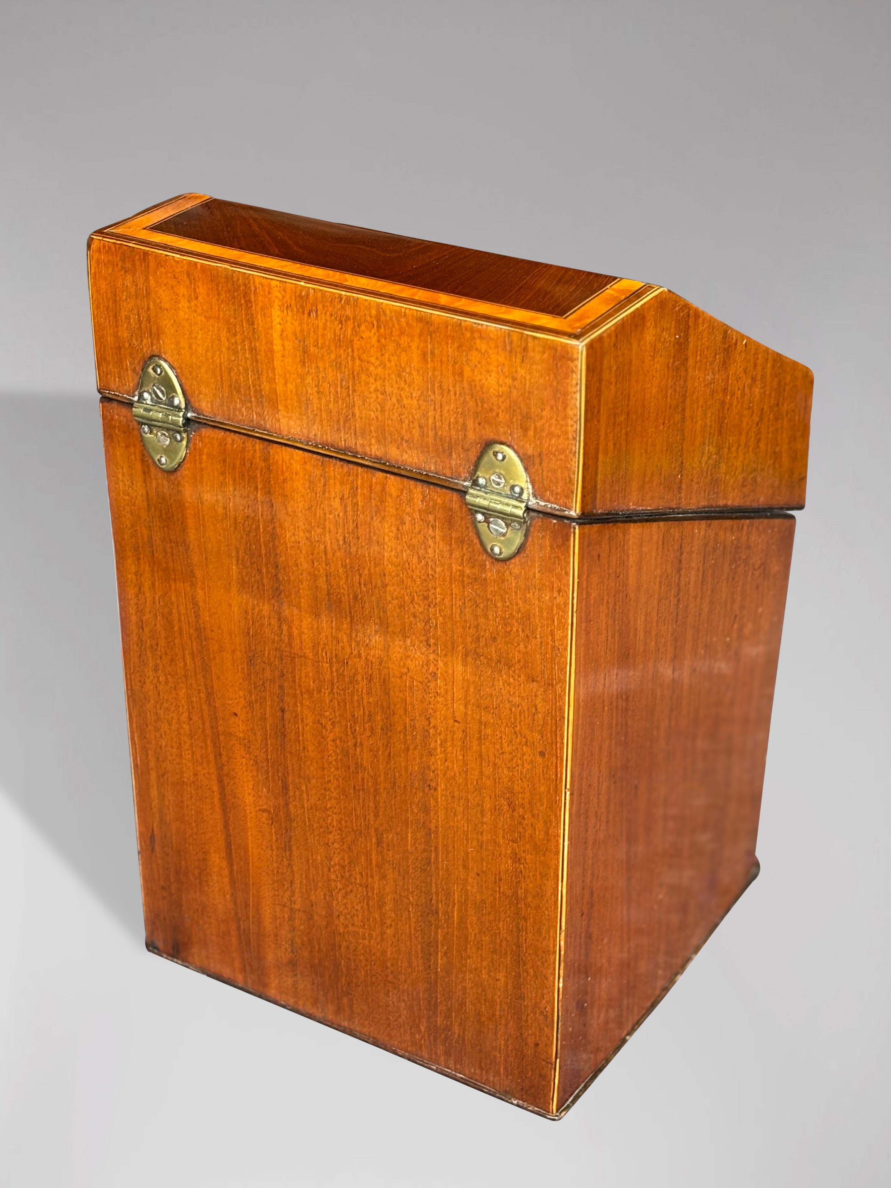 Caja para cuchillos de caoba con incrustaciones de bandas cruzadas del periodo Jorge III del siglo XVIII Caoba en venta
