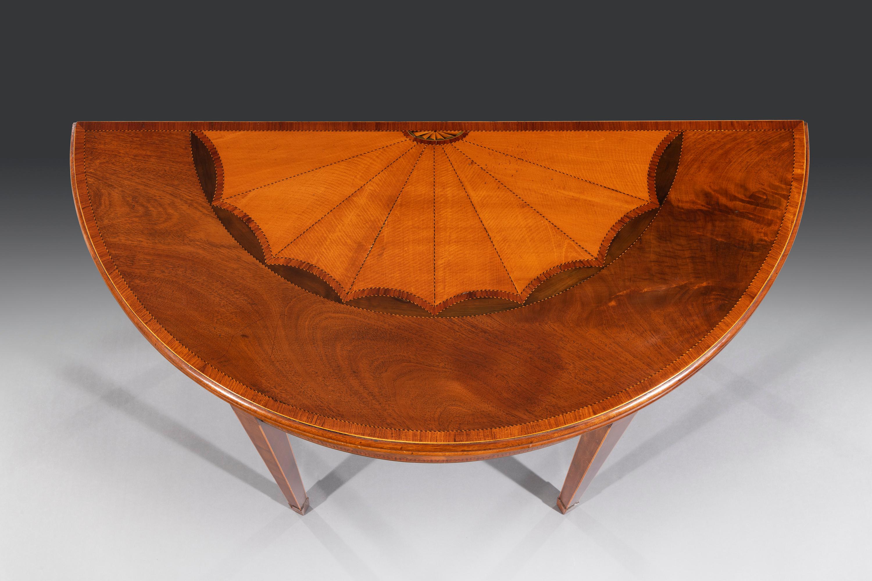 18th Century George III Period Inlaid Mahogany & Satinwood Demi Lune Tea Table In Good Condition In Bradford on Avon, GB