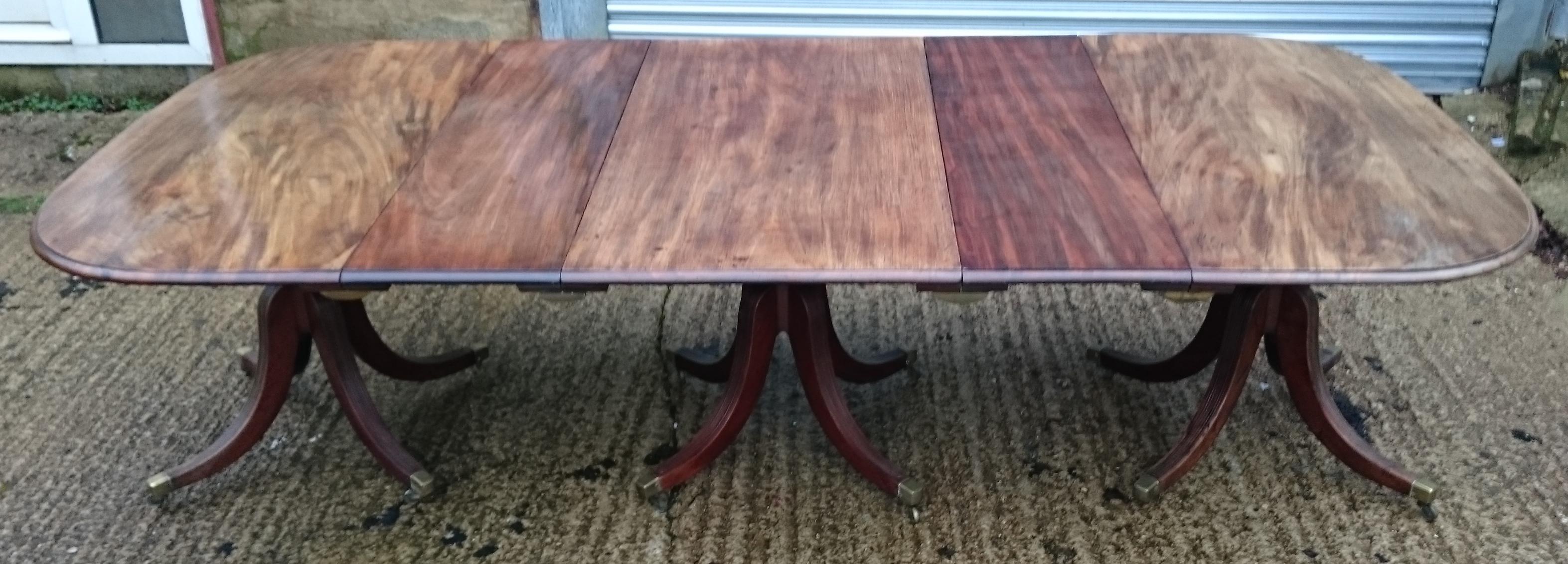 Antique dining table standing on three pedestals each with four splay base. This sort of base is very sought after, the shape is a Gillow design with the early high knee placement and very vertical waterfall shape to the legs. The close reeding on