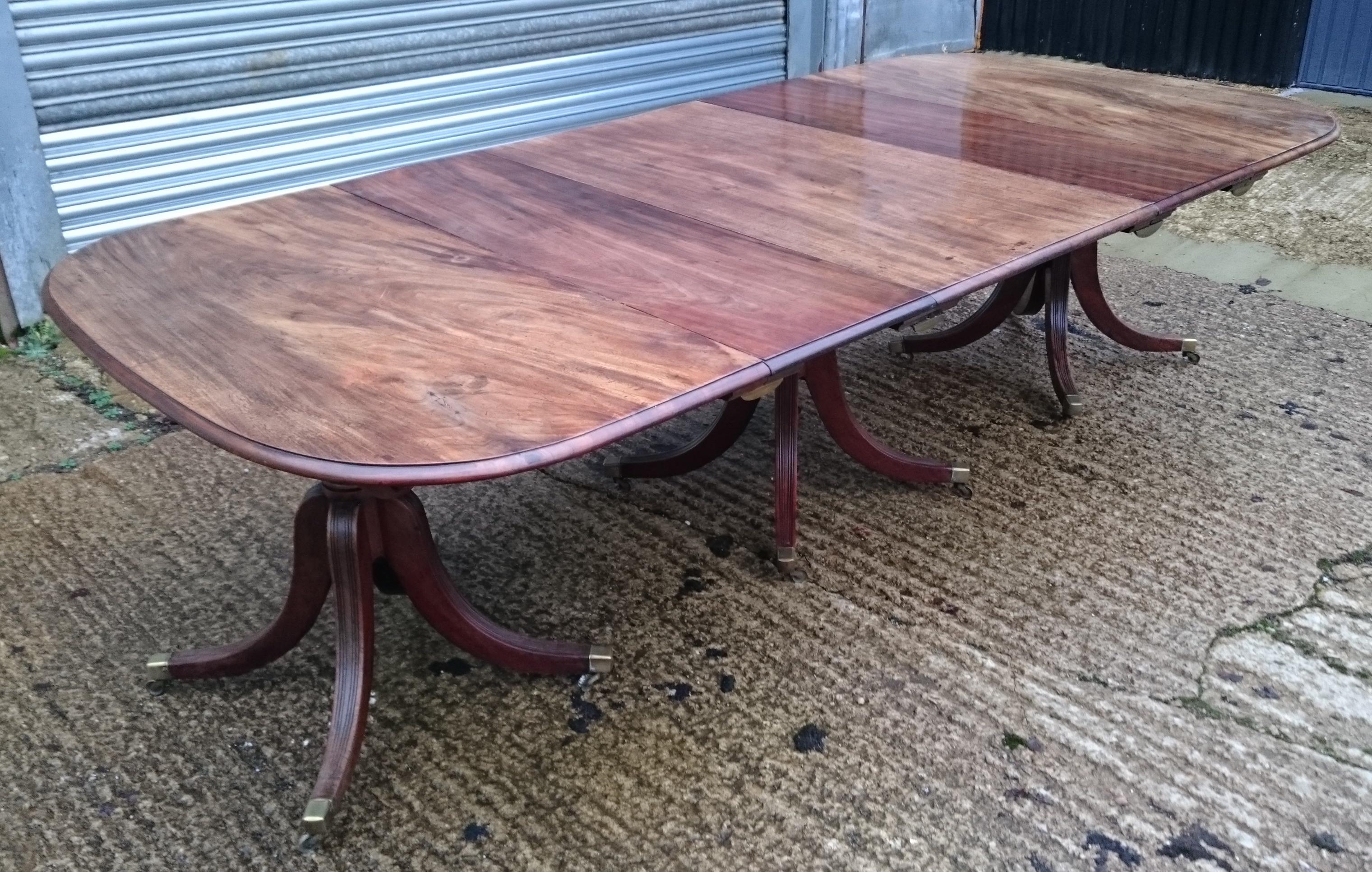 18th Century George III Period Mahogany Antique Dining Table In Good Condition For Sale In Gloucestershire, GB