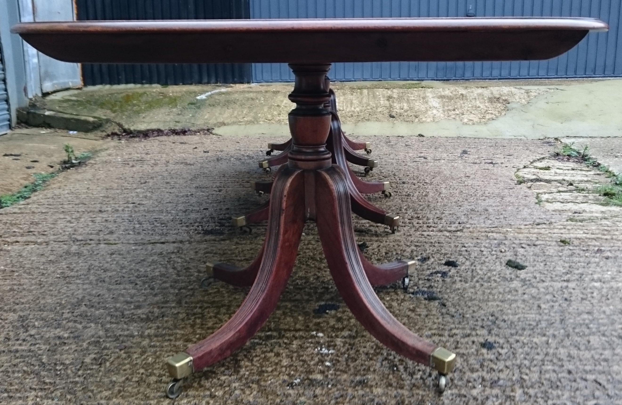 18th Century George III Period Mahogany Antique Dining Table For Sale 2