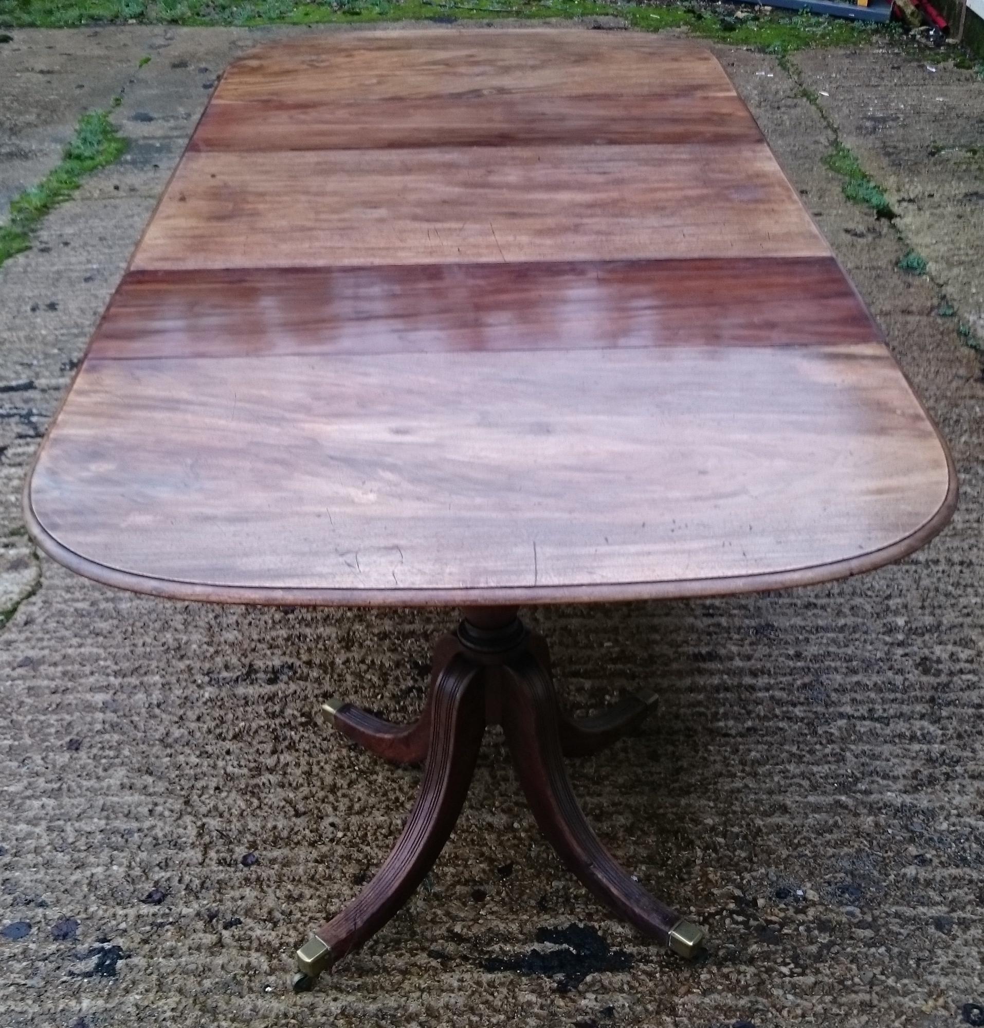 18th Century George III Period Mahogany Antique Dining Table For Sale 3