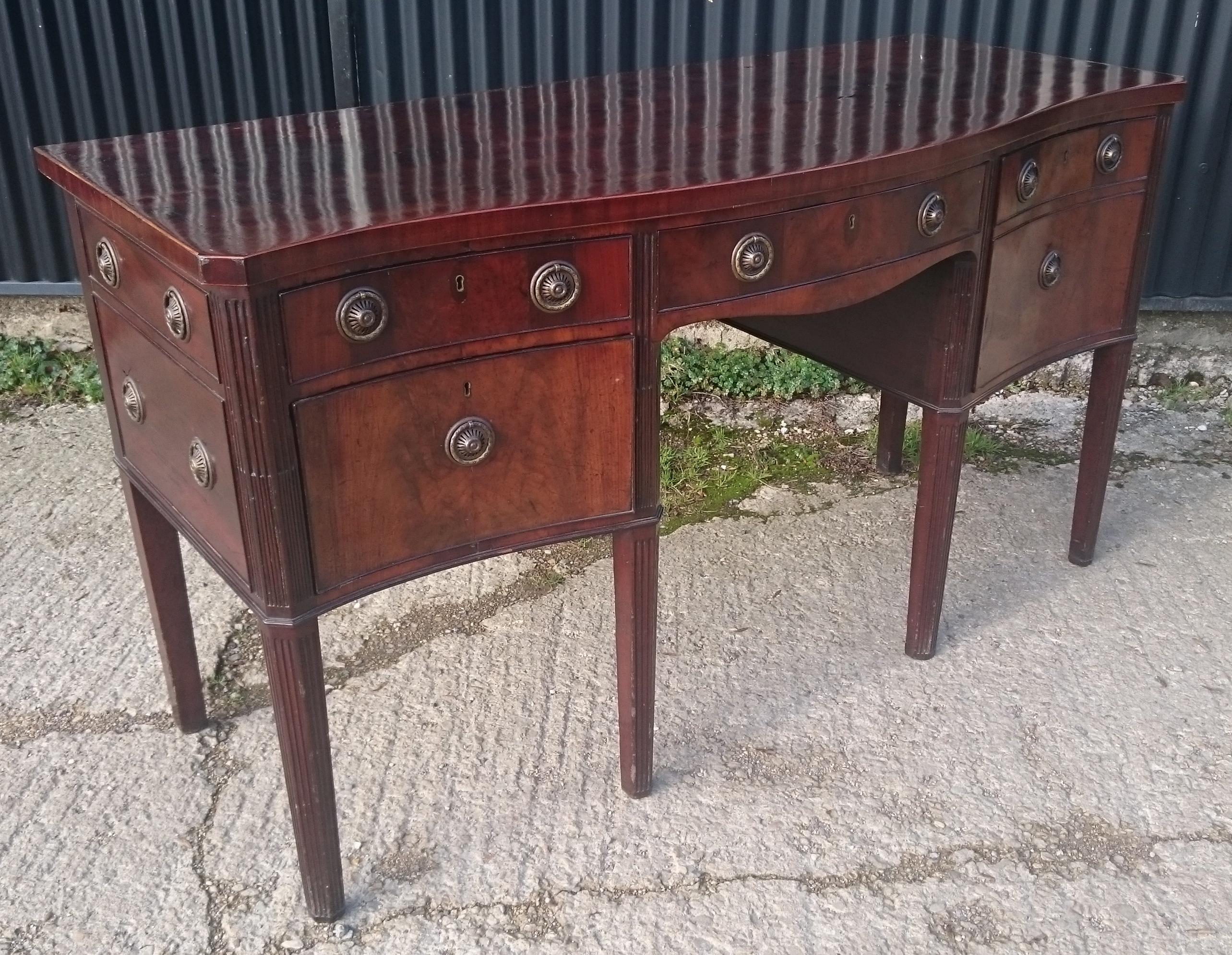 18th Century George III Period Mahogany Antique Serpentine Sideboard For Sale 1