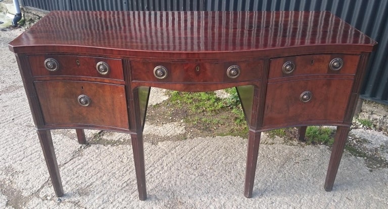 18th Century George III Period Mahogany Antique Serpentine Sideboard For Sale 2