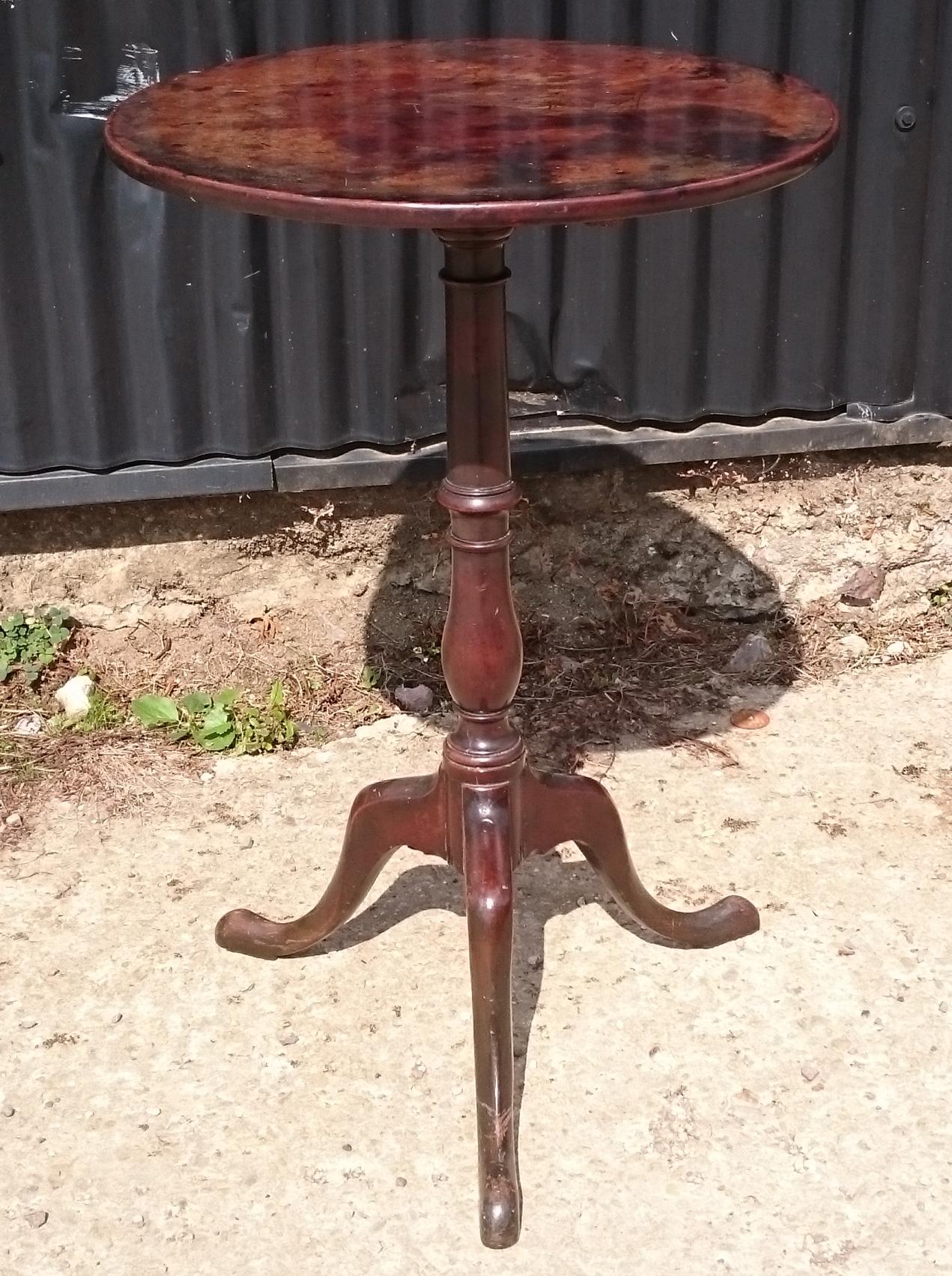 Antiker Mahagoni-Weintisch / Dreibein-Tisch aus der George-III-Periode, 18. Jahrhundert (Britisch) im Angebot