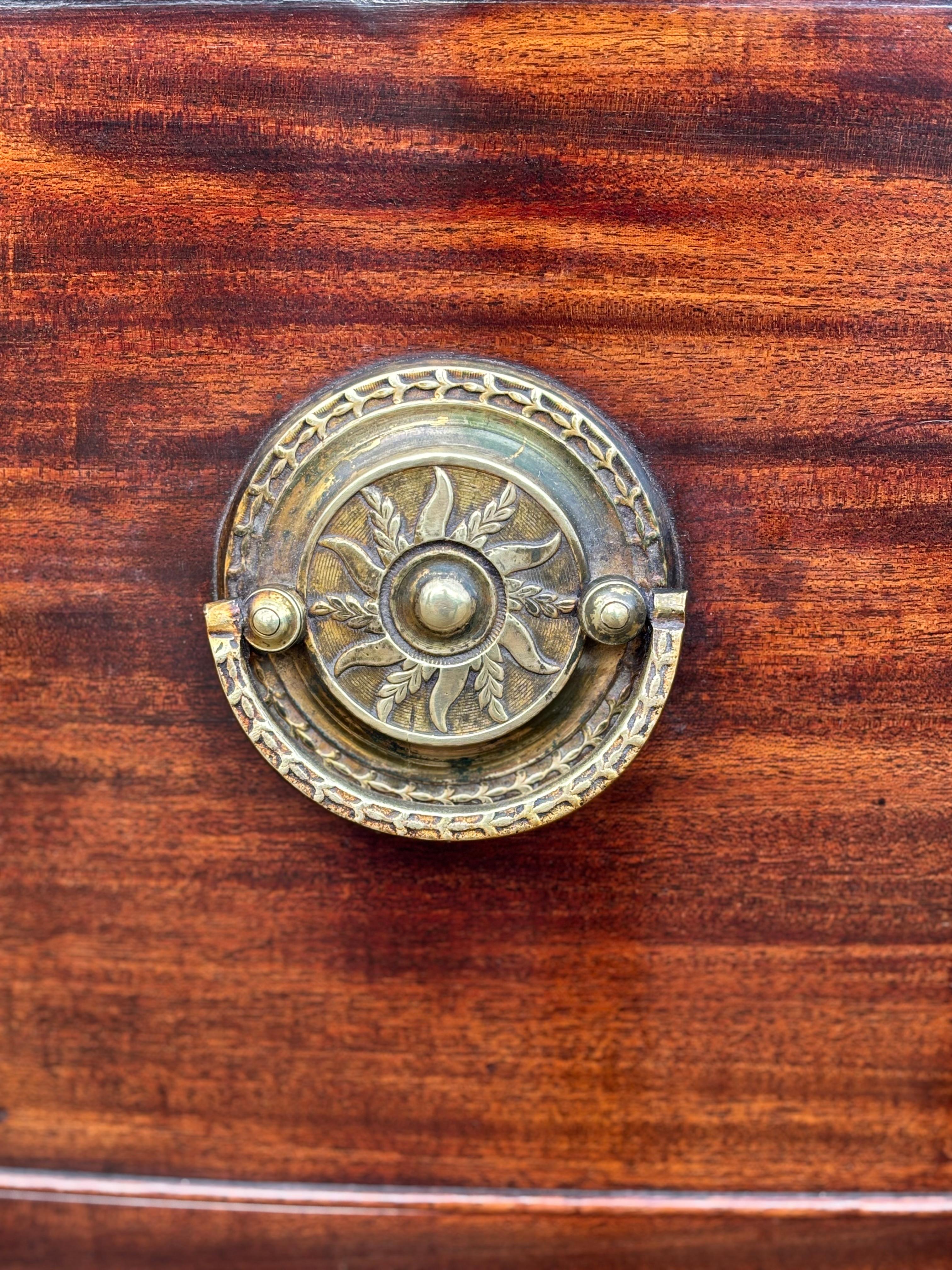 18th Century George III Period Mahogany Bow Fronted Chest of Drawers For Sale 2