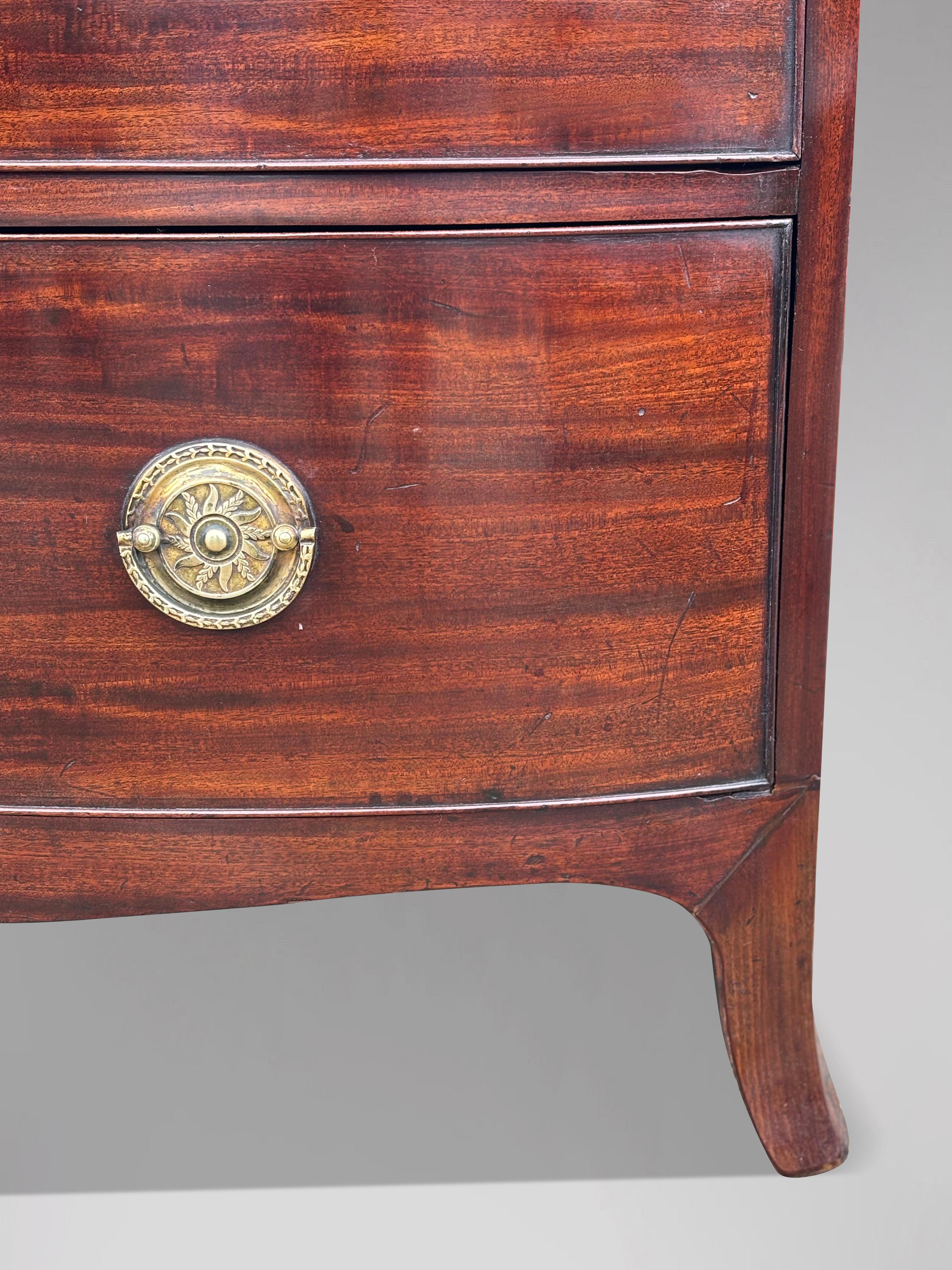 18th Century George III Period Mahogany Bow Fronted Chest of Drawers For Sale 3