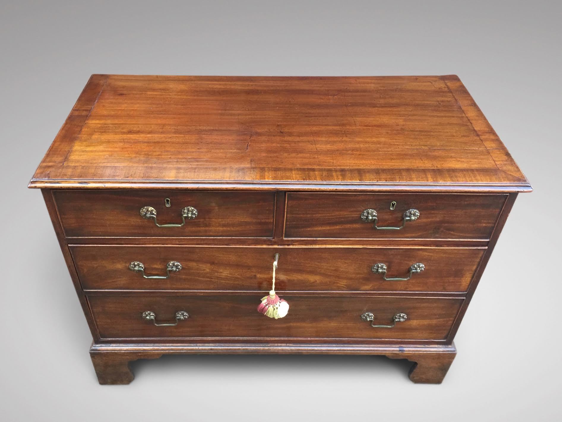 British 18th Century George III Period Mahogany Chest of Drawers For Sale