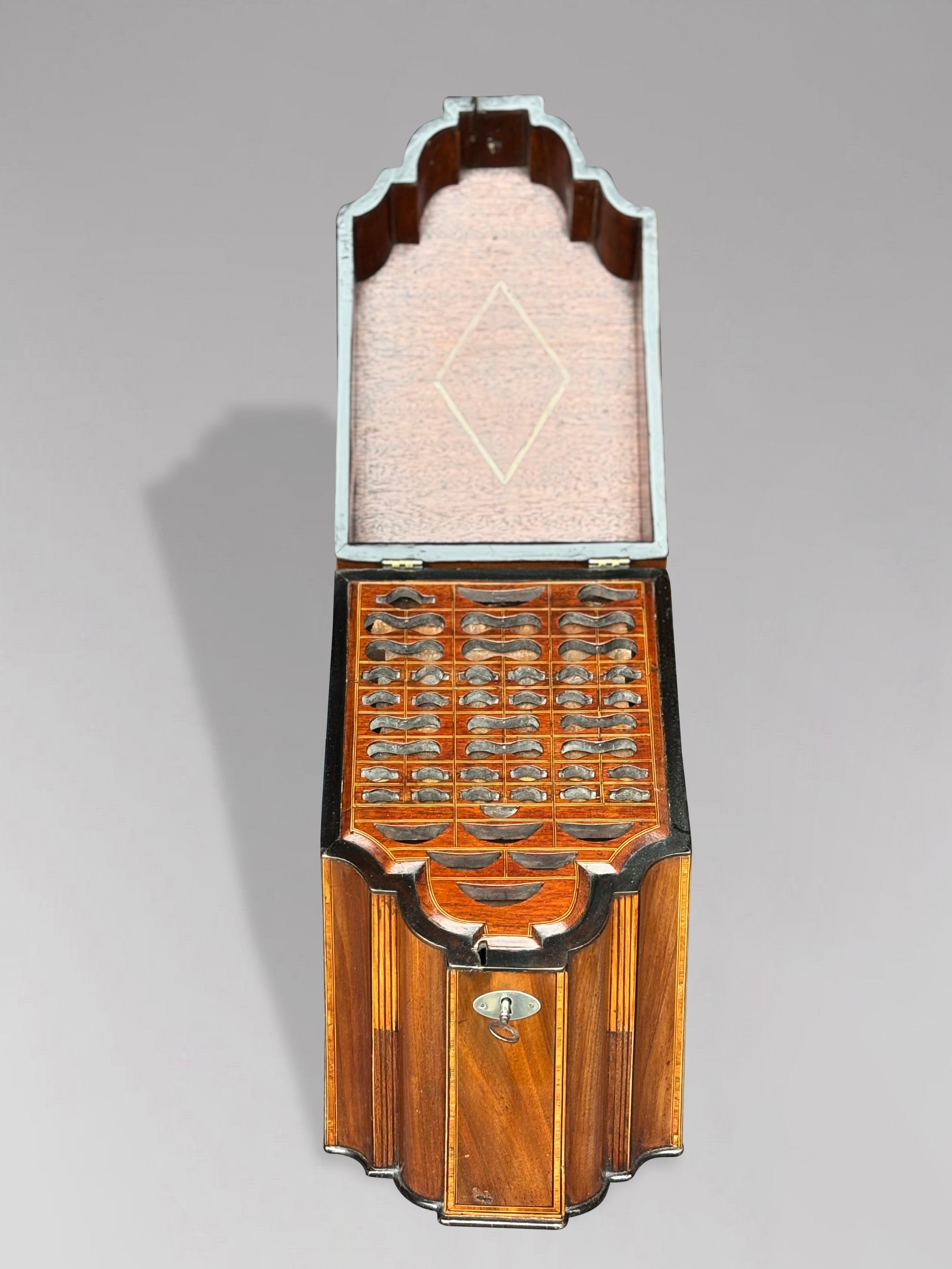 18th Century George III Period Mahogany Cross Banded Inlay Marquetry Knife Box In Good Condition In Petworth,West Sussex, GB