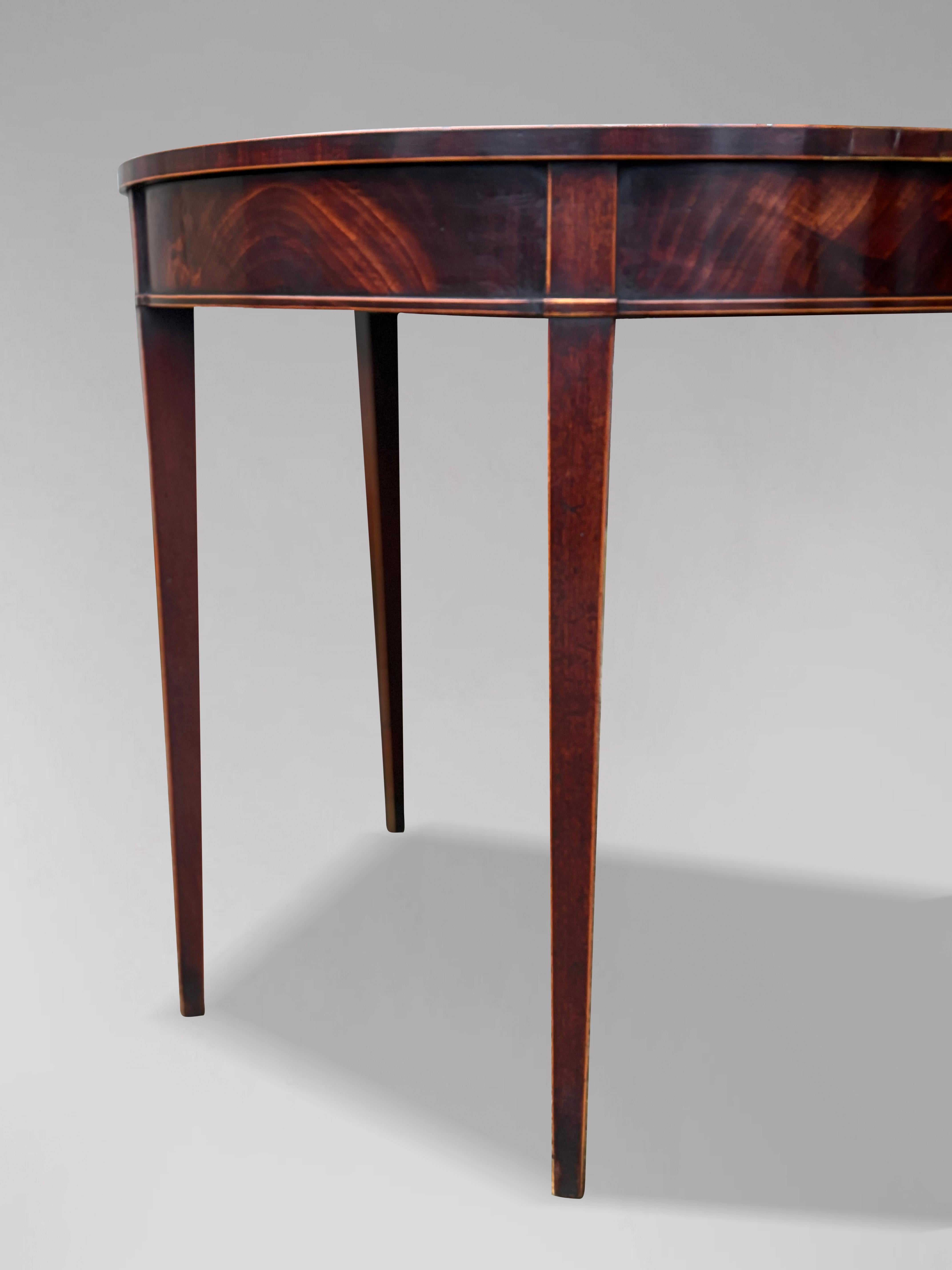 18. Jahrhundert George III Periode Mahagoni Demi Lune Spiele Tisch (Holz) im Angebot