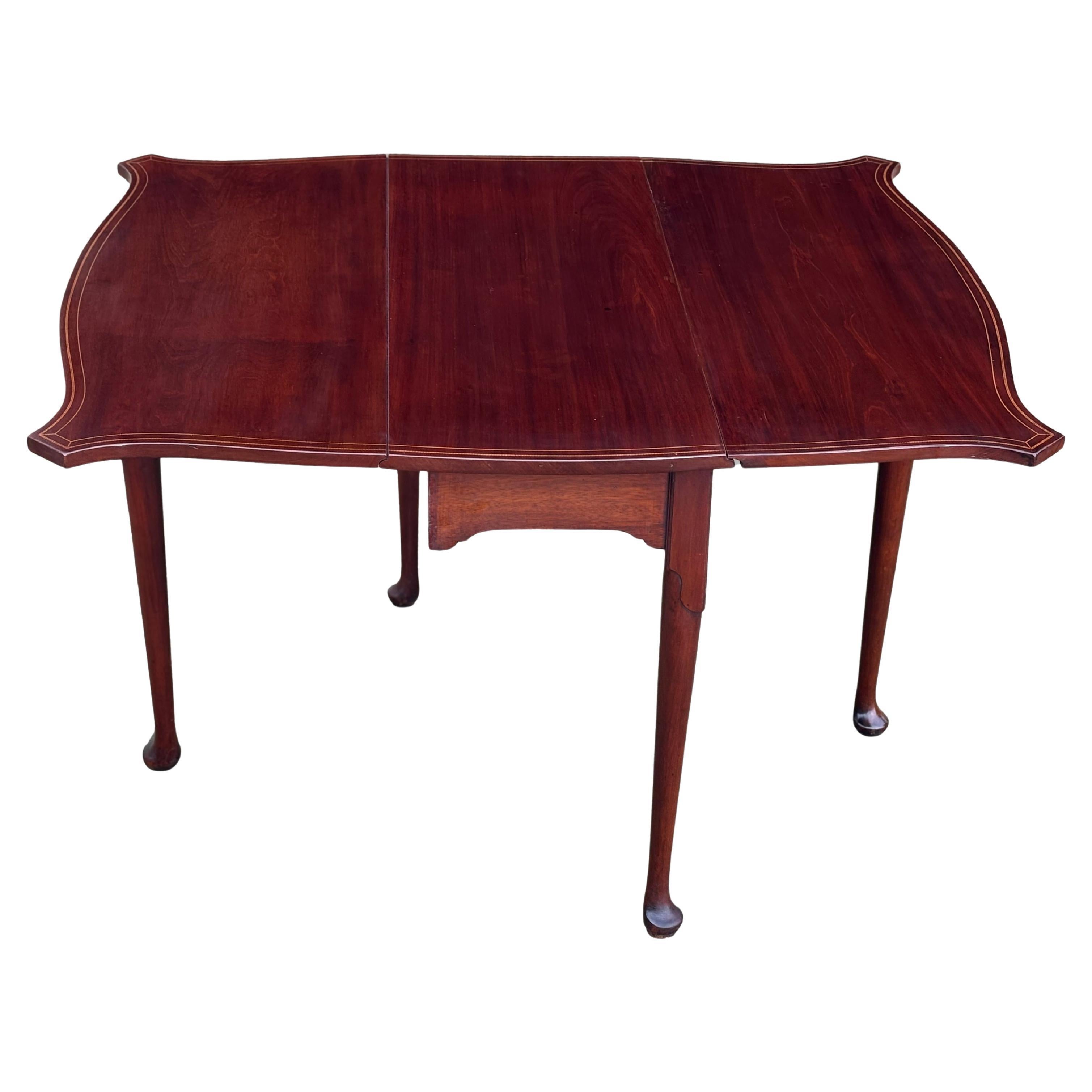 18th Century George III Period Mahogany Drop-Leaf Dining Table For Sale