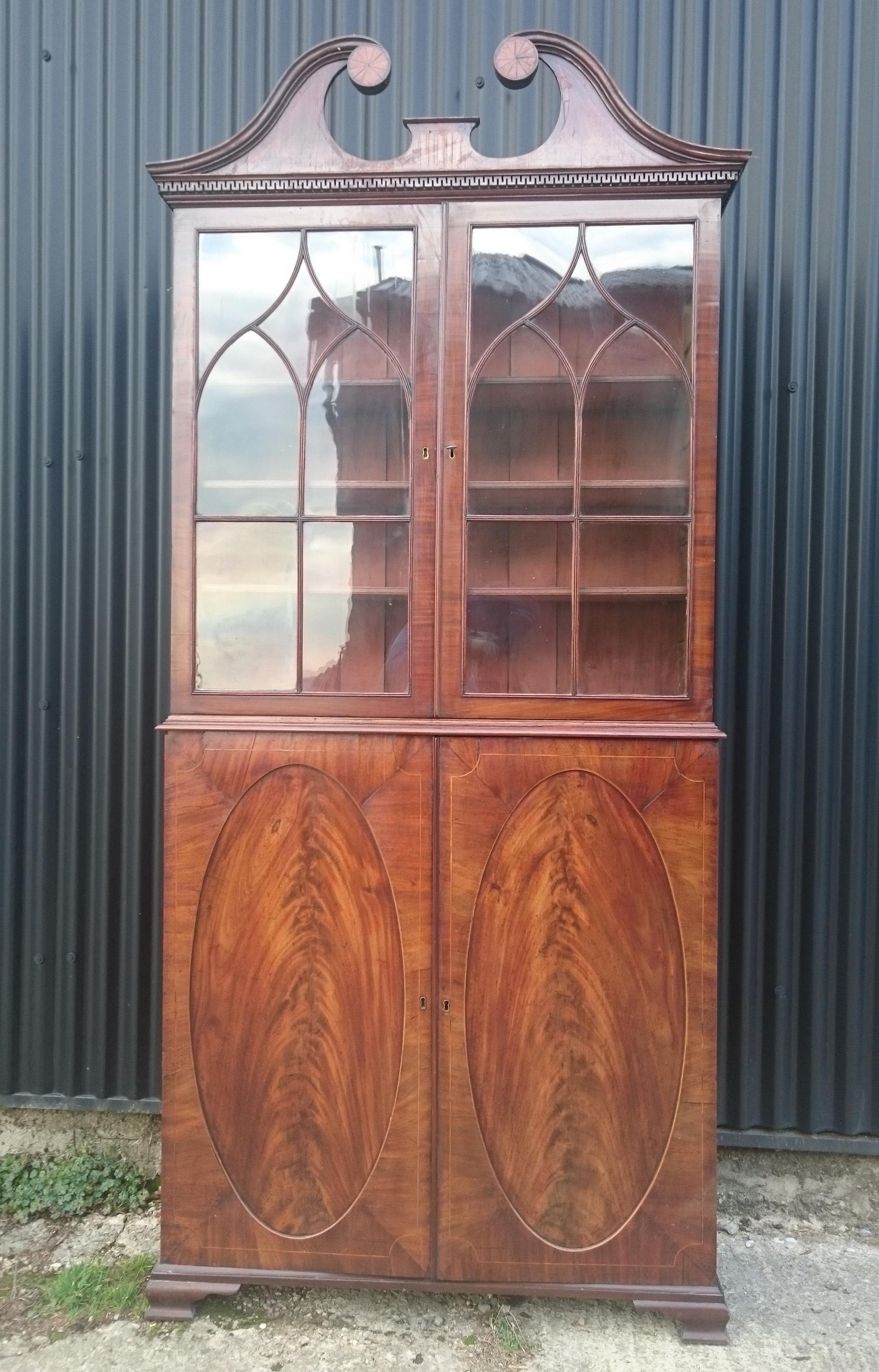 18th Century George III Period Mahogany Glazed Bookcase In Good Condition For Sale In Gloucestershire, GB