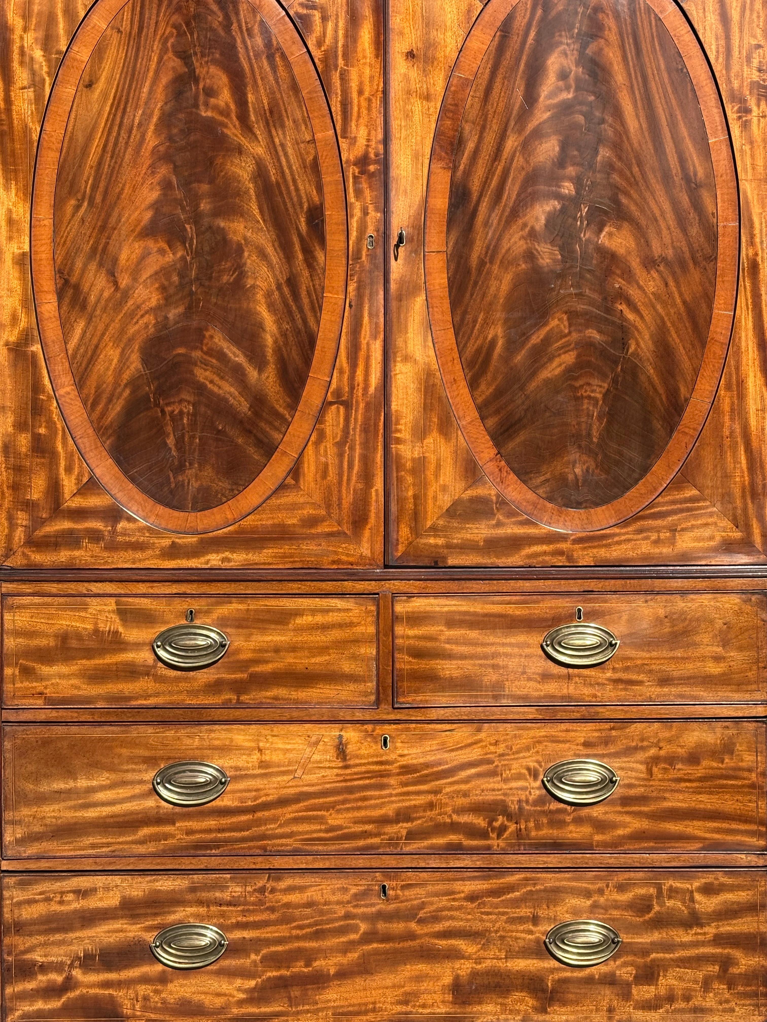 18th Century George III Period Mahogany & Inlay Linen press For Sale 5