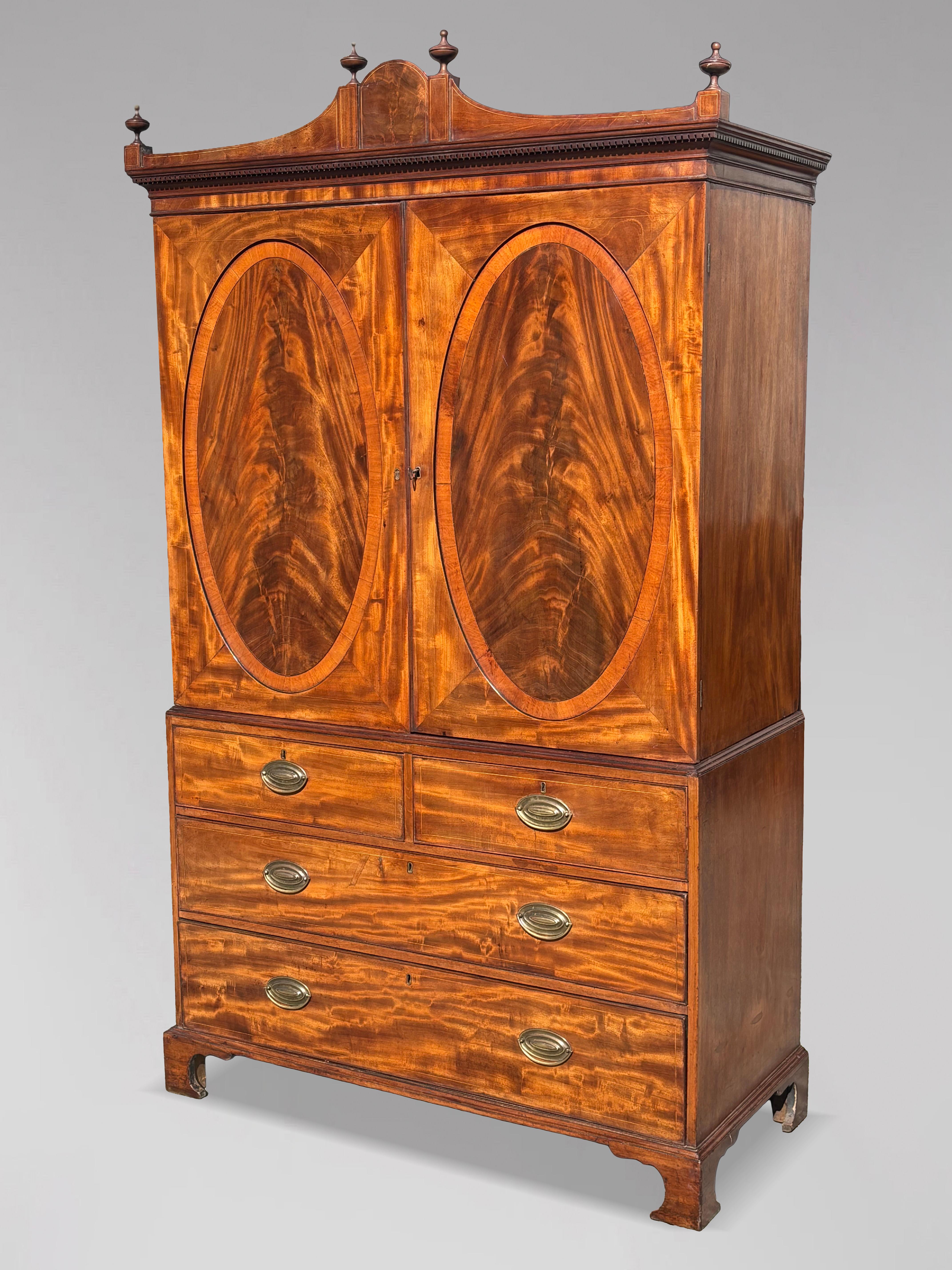 18th Century George III Period Mahogany & Inlay Linen press For Sale 6