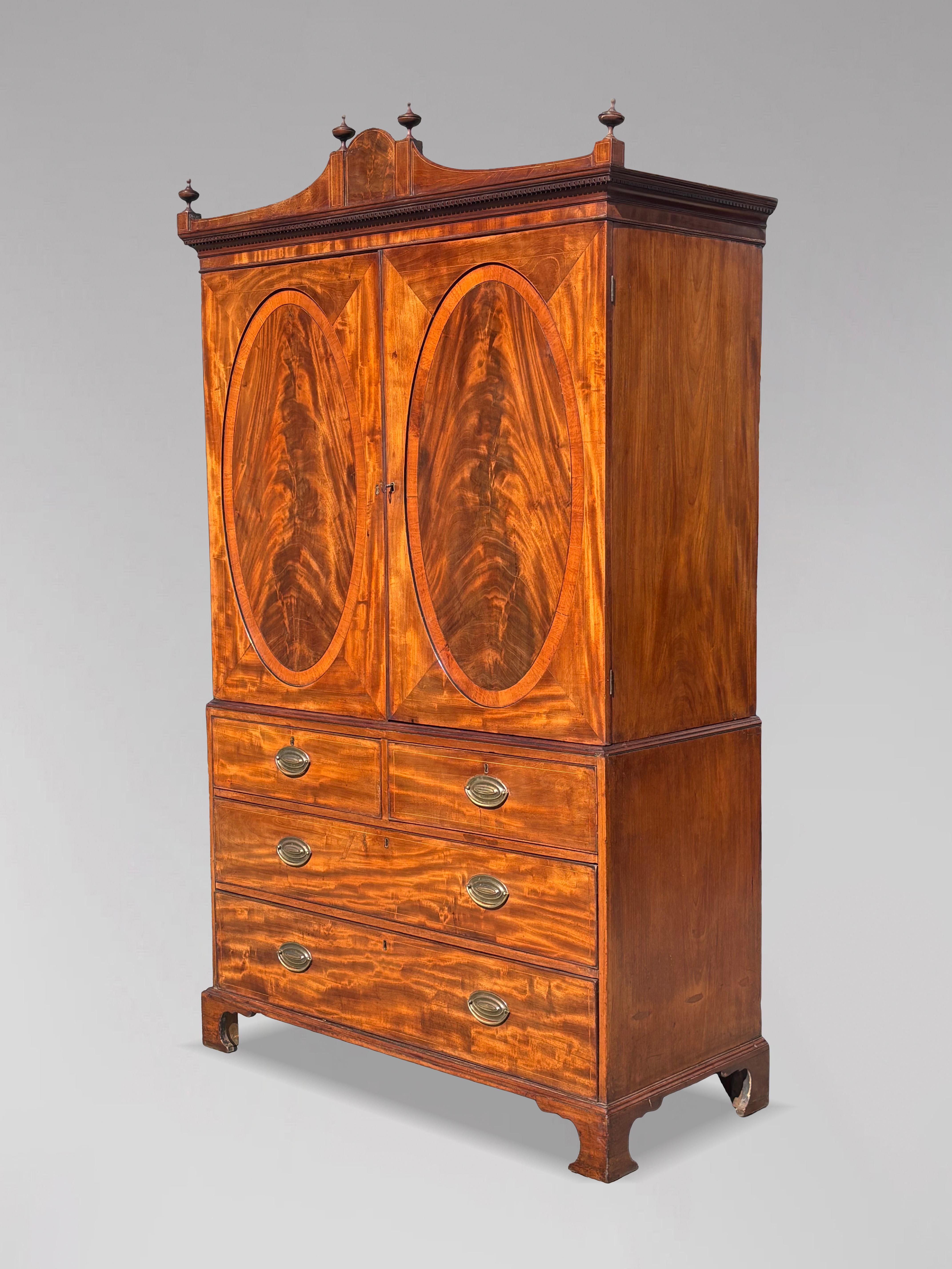 18th Century George III Period Mahogany & Inlay Linen press In Good Condition For Sale In Petworth,West Sussex, GB